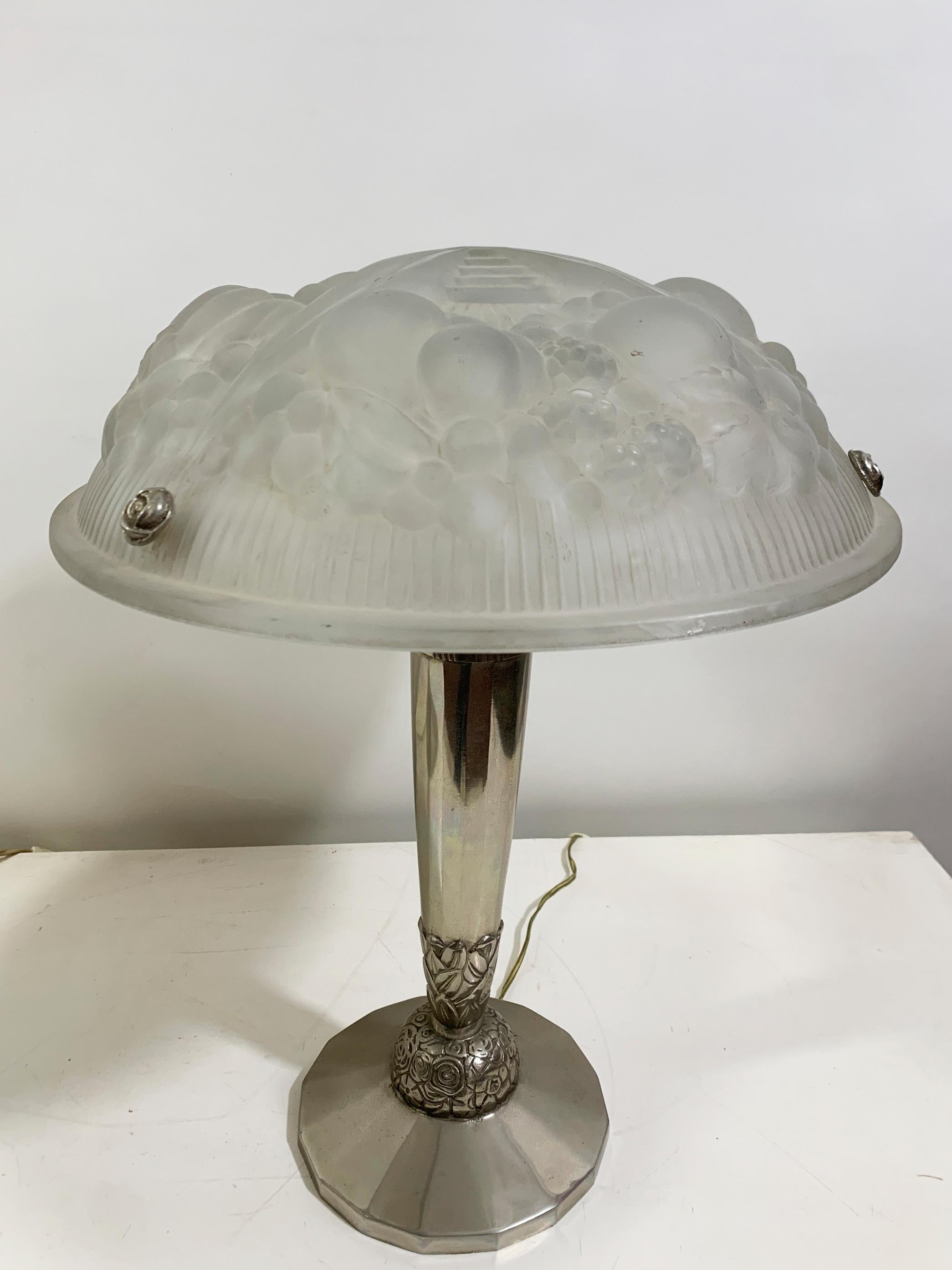 Pareja de lámparas de mesa Art Déco, firmadas por Muller Frères Luneville en Bueno estado para la venta en Beirut, LB