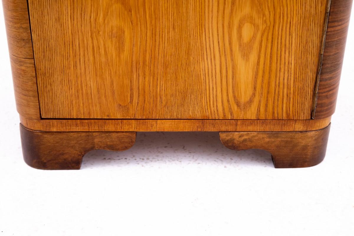 Art Deco bedside tables, Poland, mid-20th century.

Furniture in very good condition, after professional renovation.

Dimensions: height 54 cm / width 49 cm / depth 33 cm