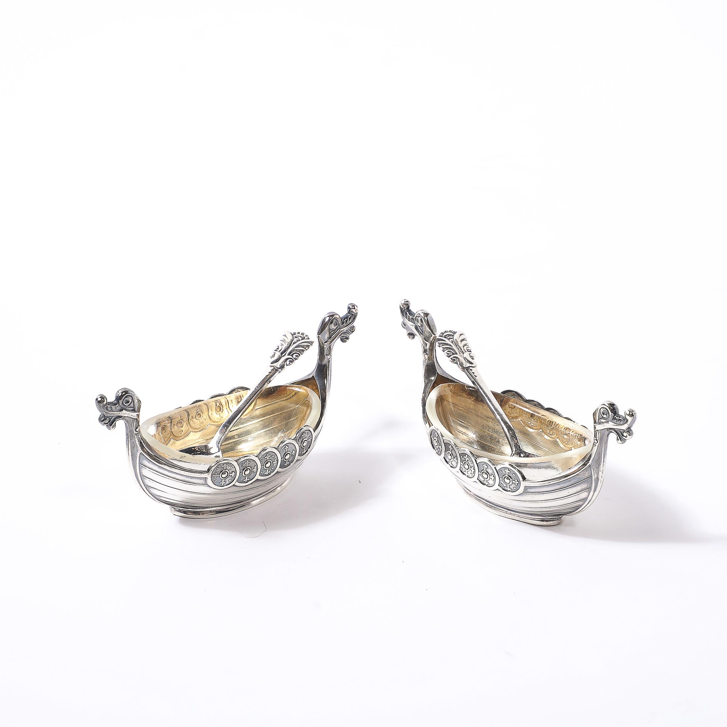 Milieu du XXe siècle Paire de salières Art Déco Theodor Olsens en argent sterling pour bateau viking en vente