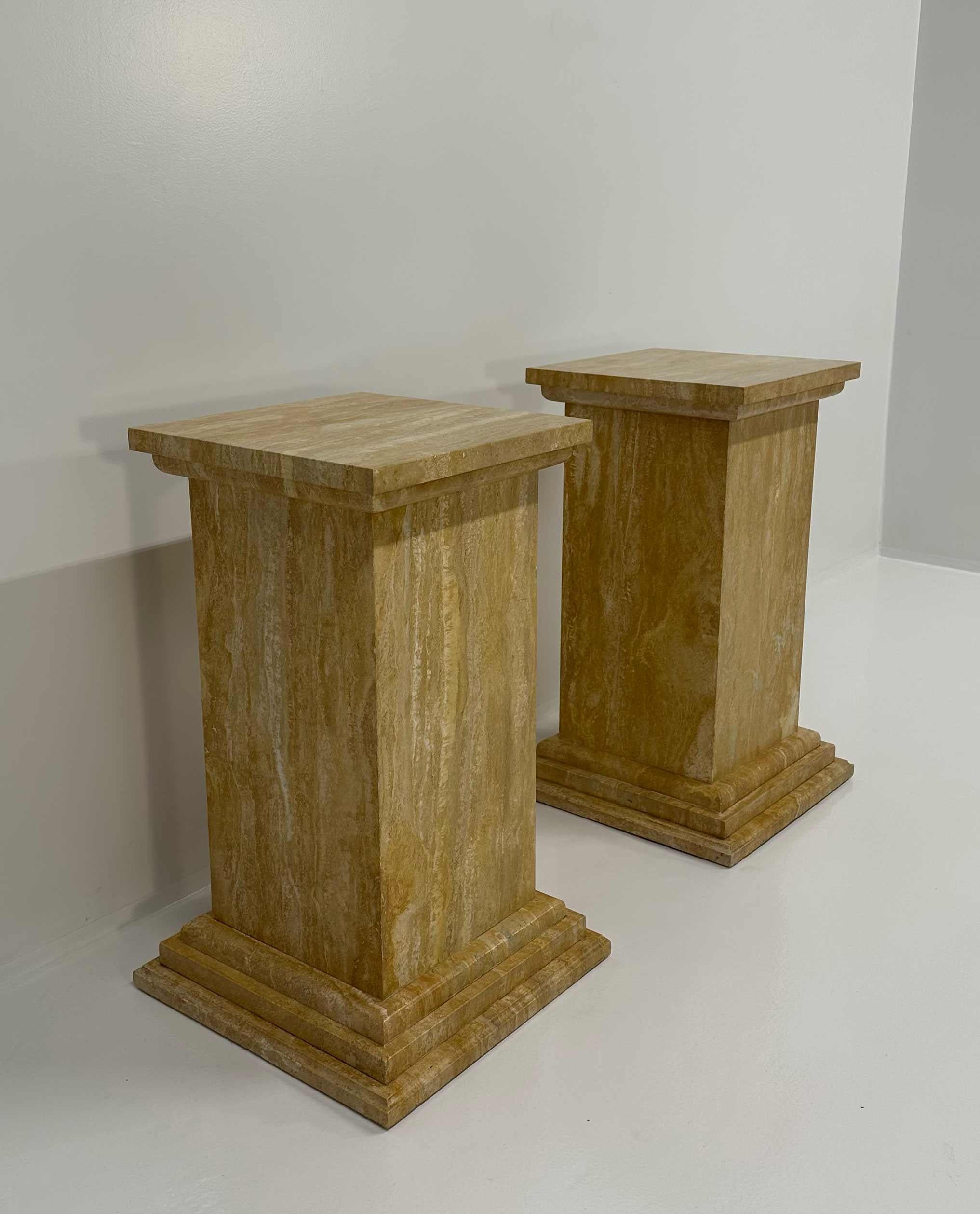 italien Paire de colonnes Art Déco en travertin, années 1940 en vente
