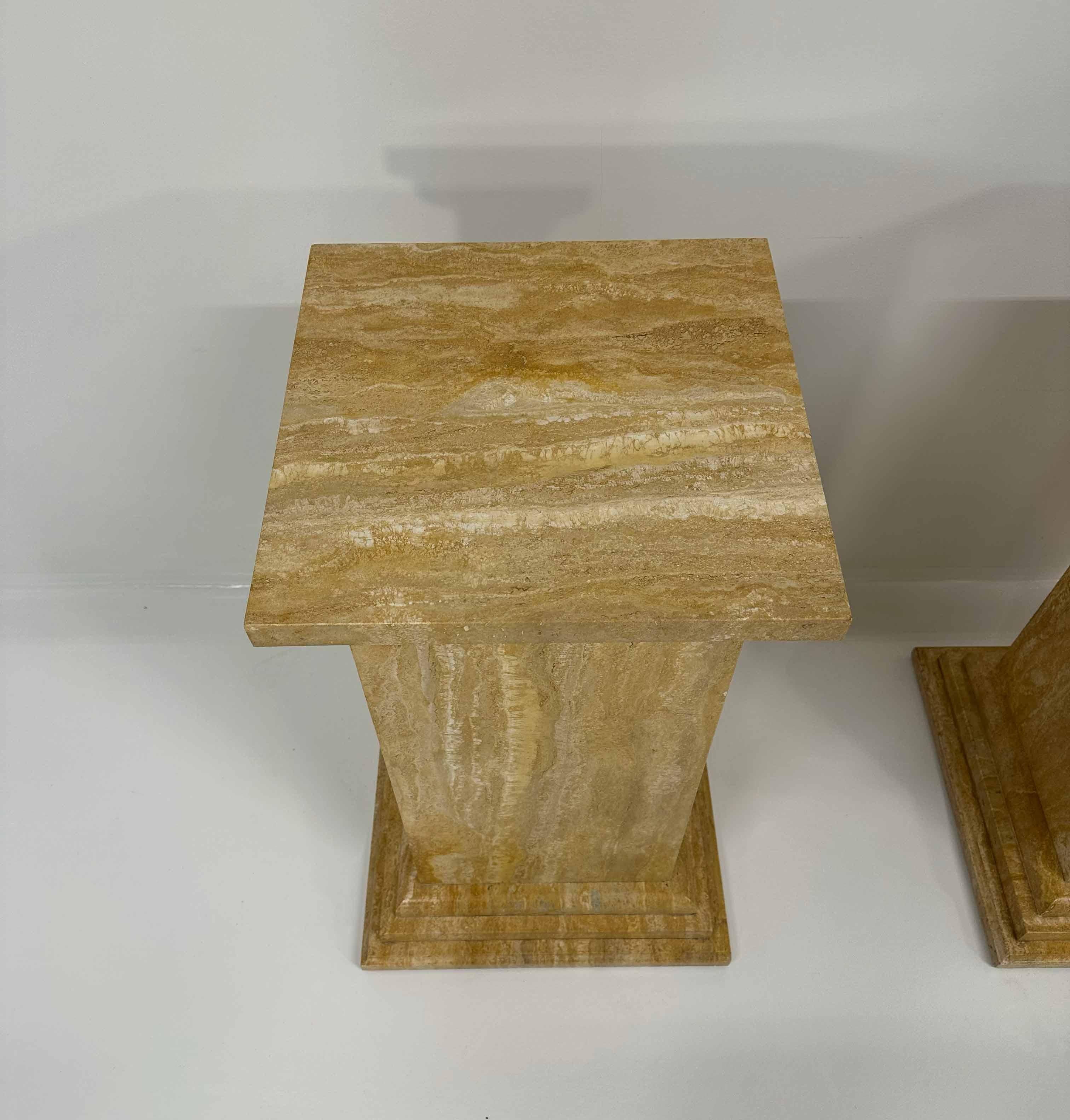 Paire de colonnes Art Déco en travertin, années 1940 Bon état - En vente à Meda, MB