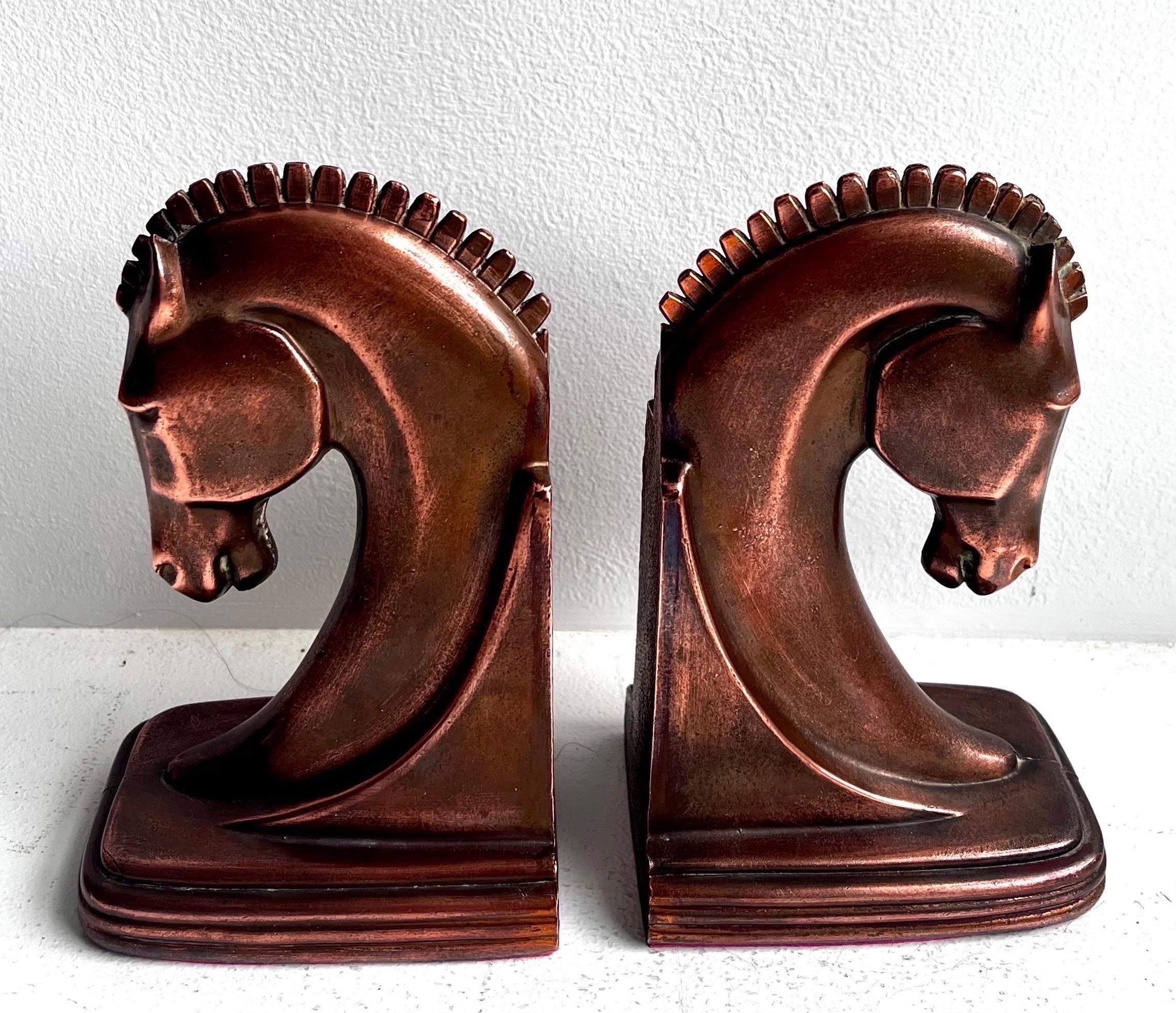 Coppia di reggilibri Cavallo di Troia in stile Art Déco 
da Dodge Inc., 1930.

4