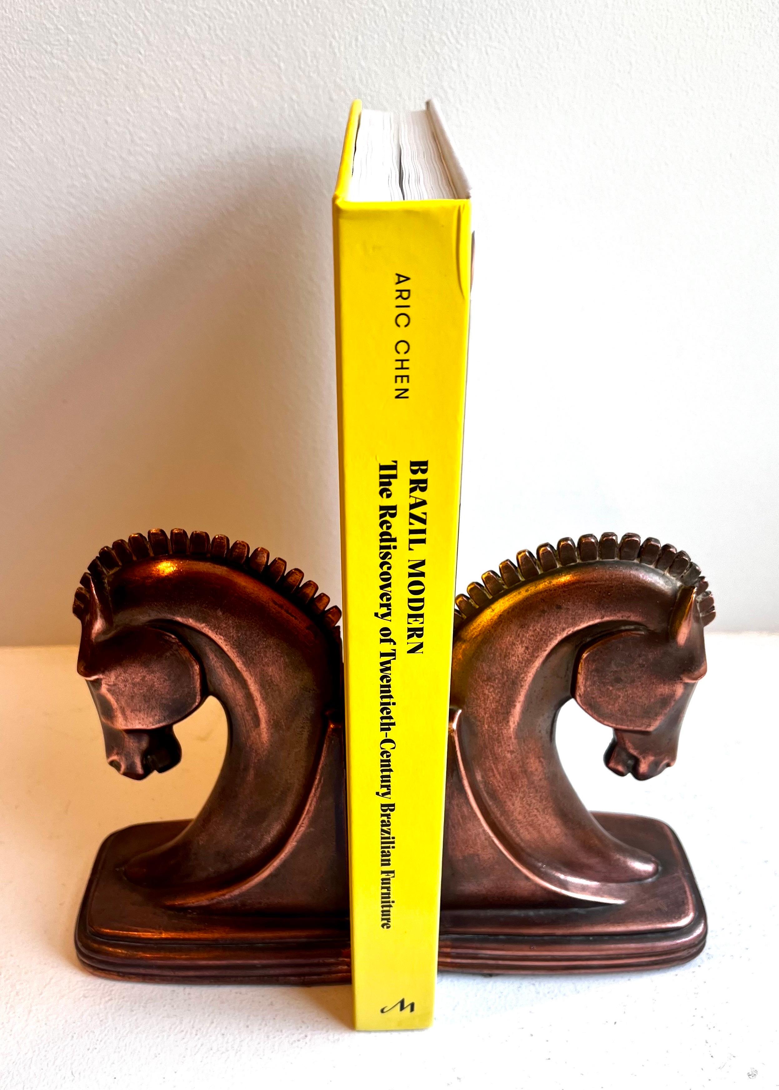 Coppia di reggilibri Art Deco a forma di cavallo di Troia di Dodge Inc. in vendita 1