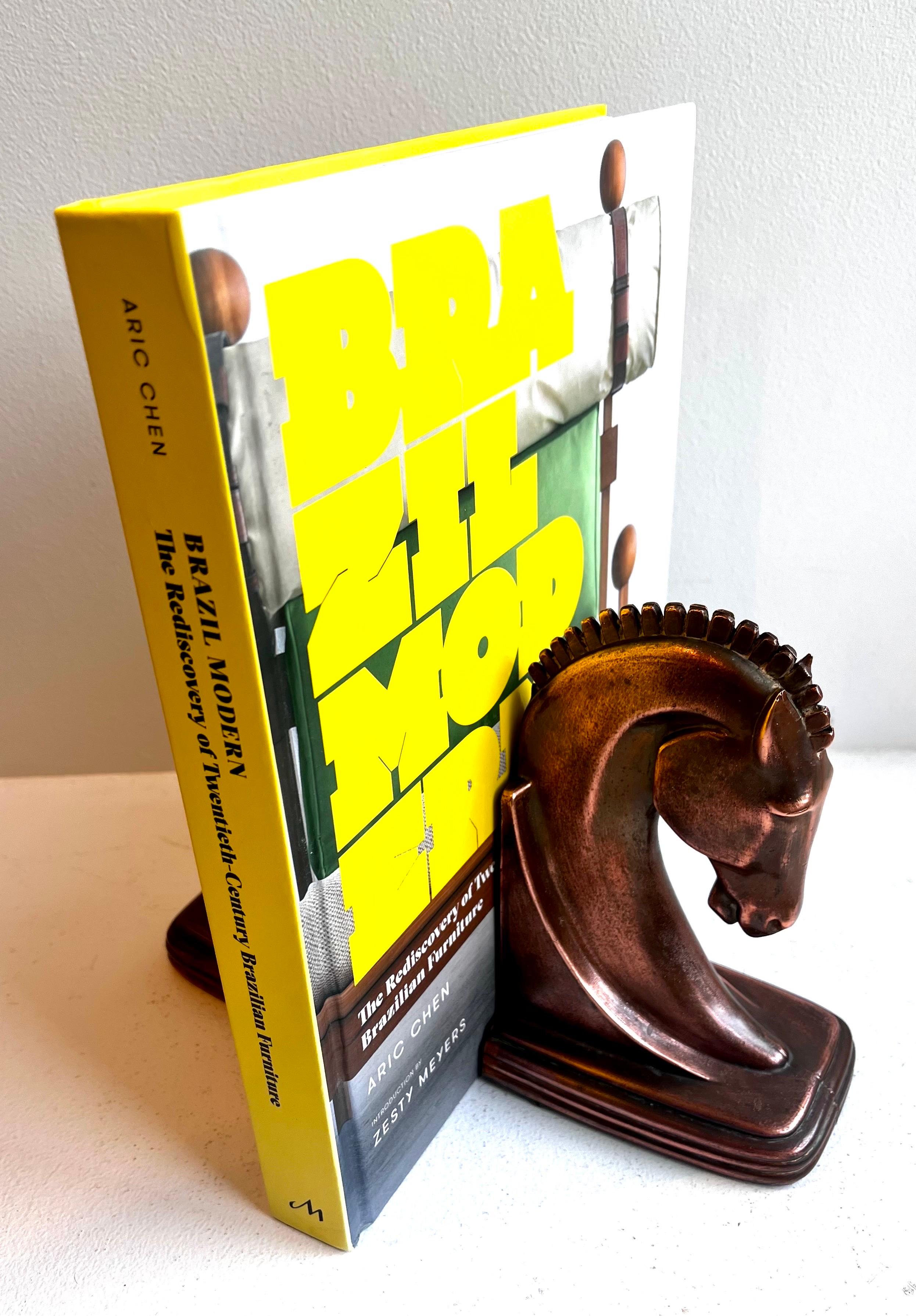 Coppia di reggilibri Art Deco a forma di cavallo di Troia di Dodge Inc. in vendita 2