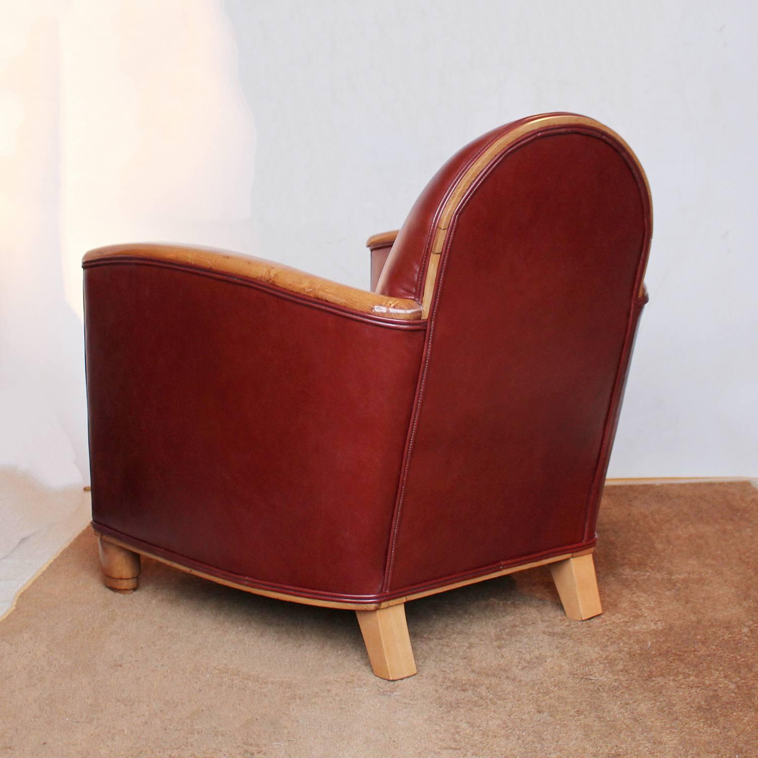 Mid-20th Century Pair of Art Deco Tub Chairs