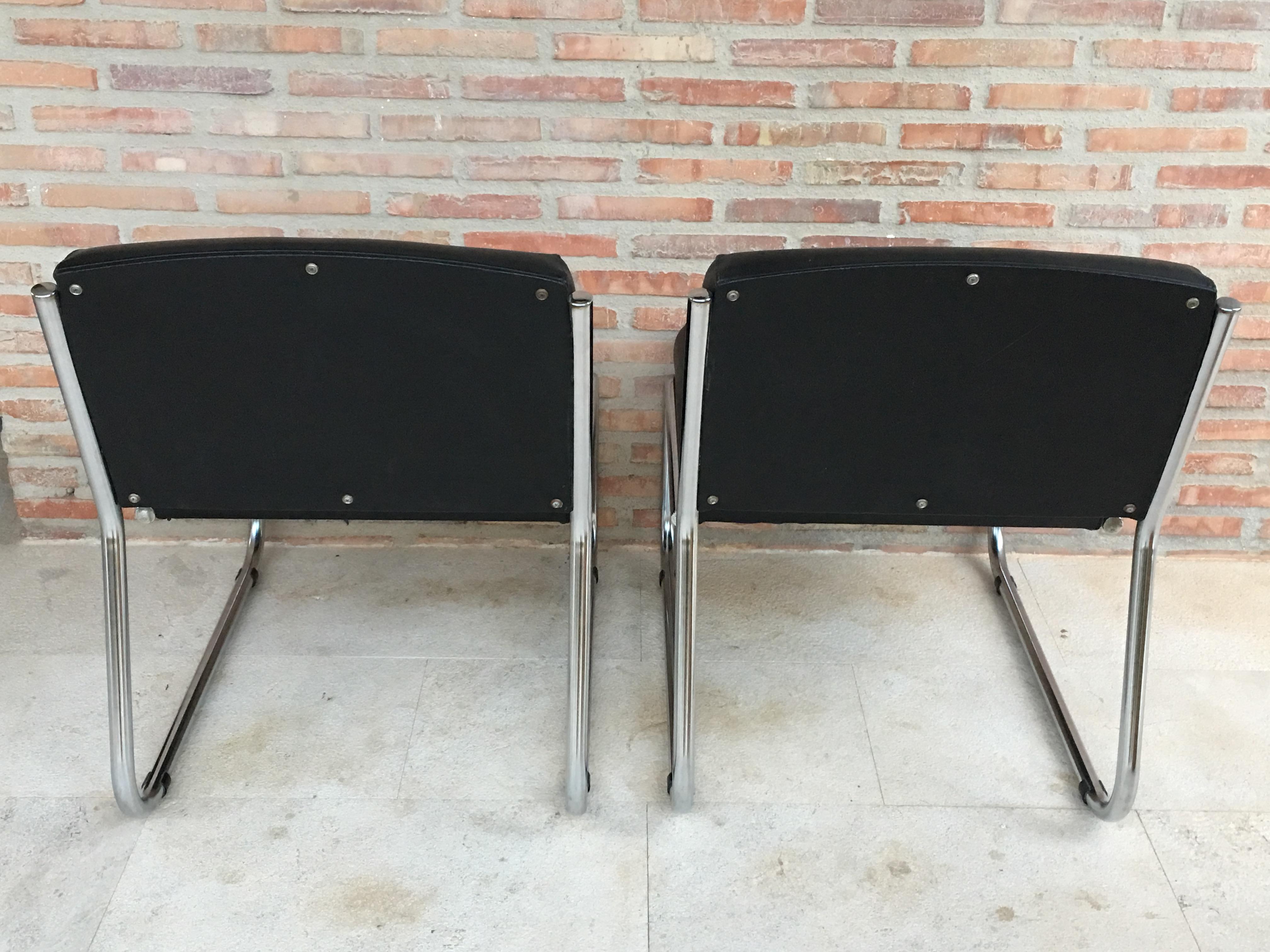 Pair of Art Deco Tubular Chrome Lounge Chairs in Black Leather 4