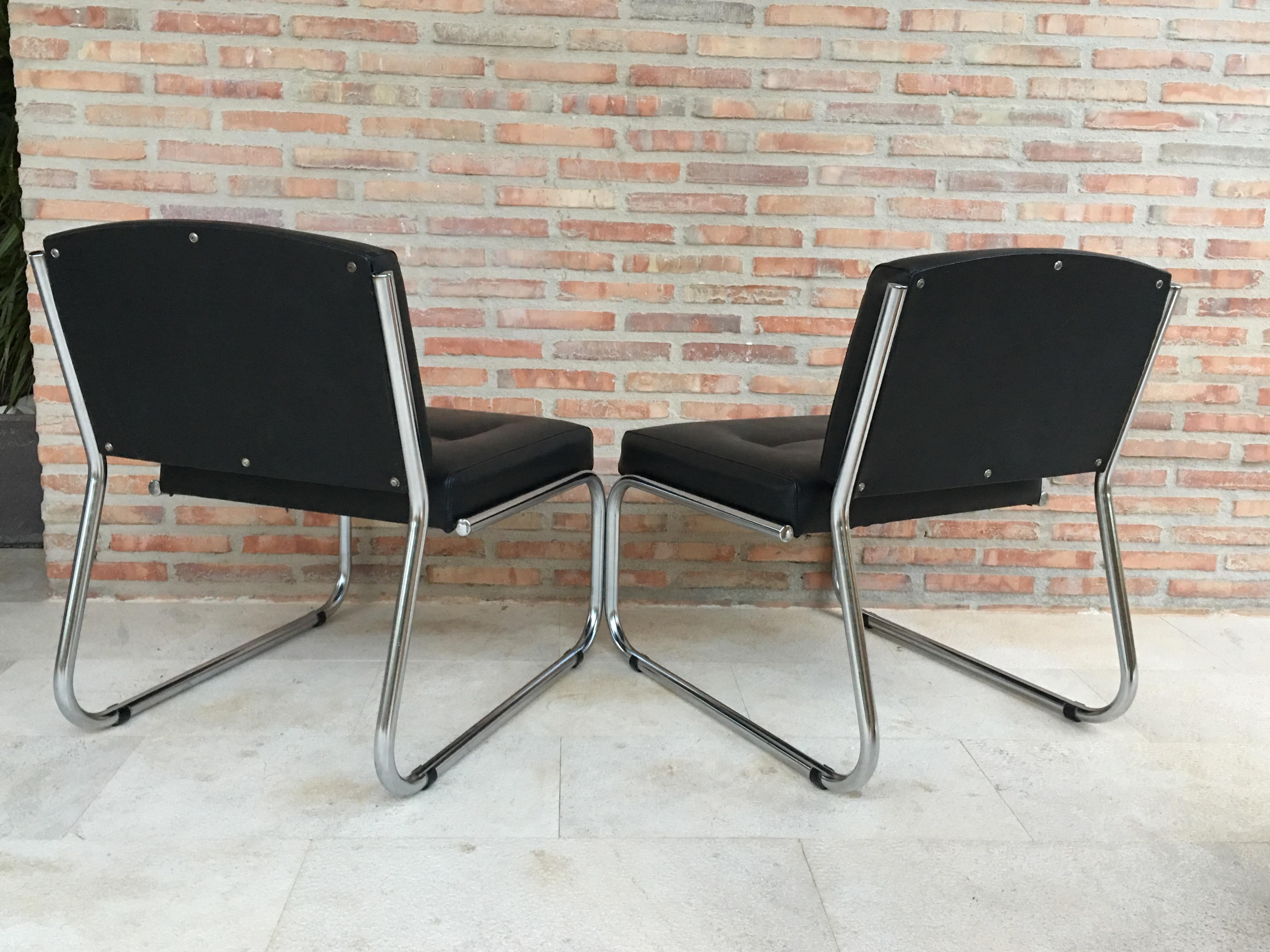 Pair of Art Deco Tubular Chrome Lounge Chairs in Black Leather 5