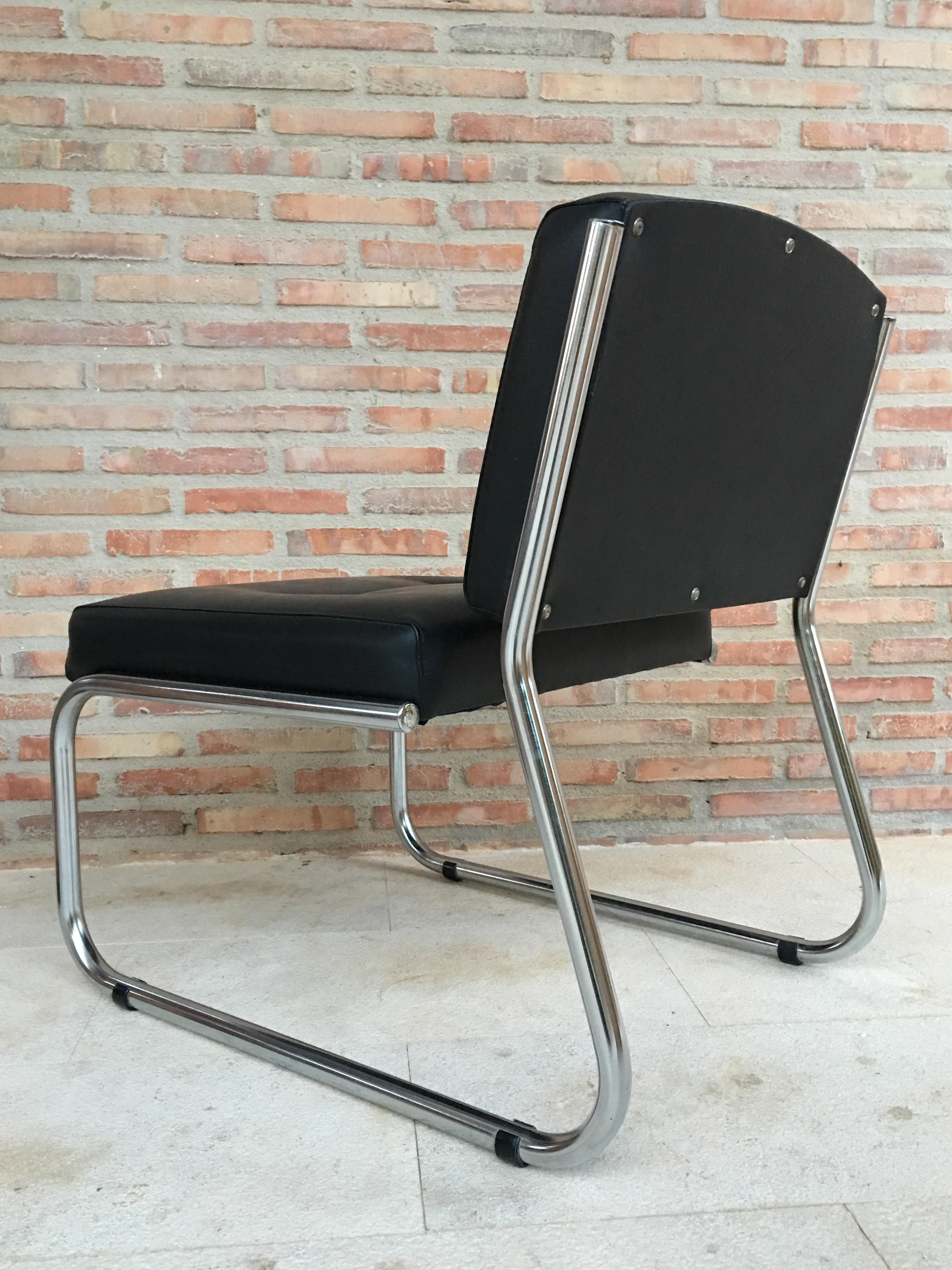 Pair of Art Deco Tubular Chrome Lounge Chairs in Black Leather 6
