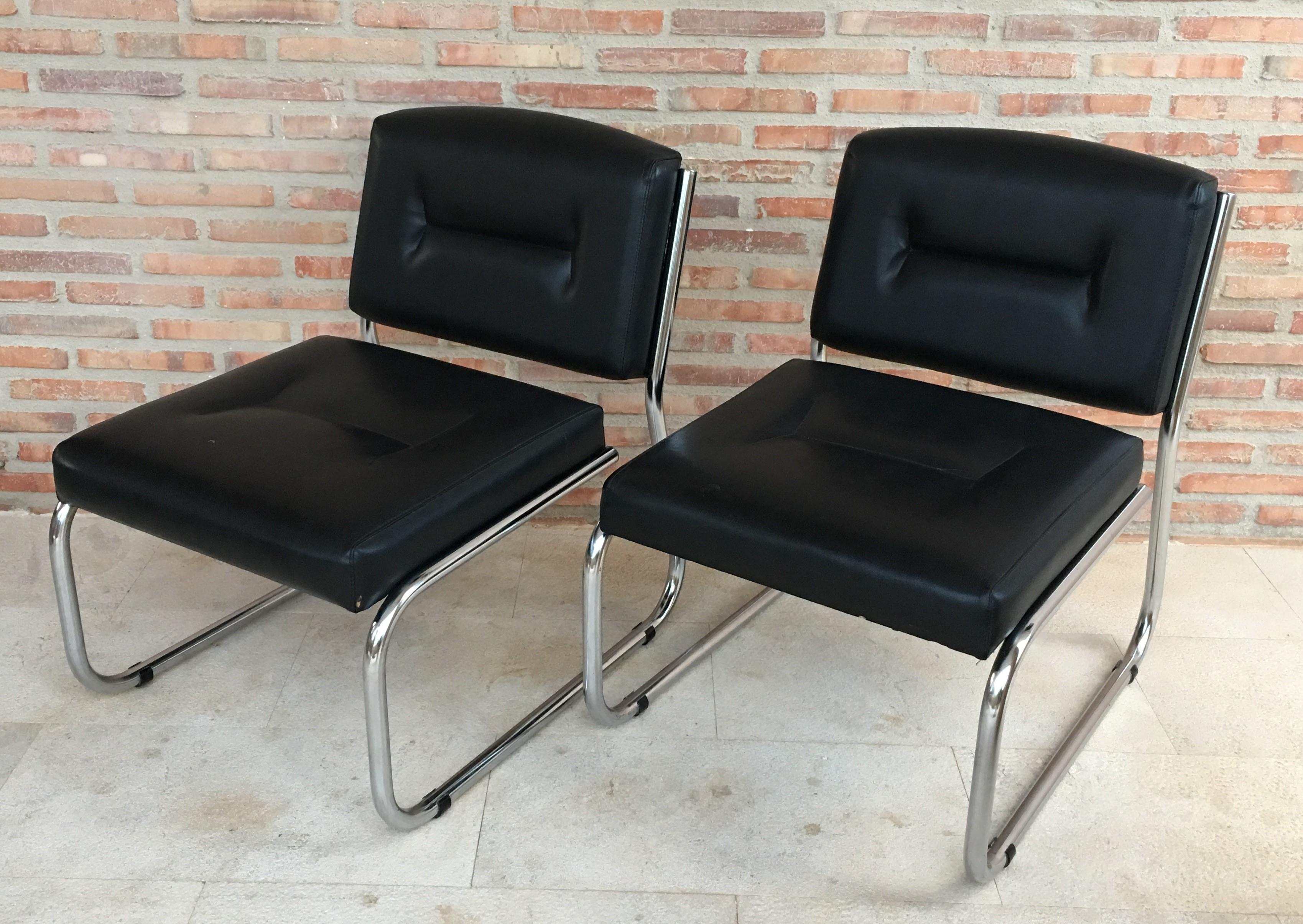 Mid-Century Modern Pair of Art Deco Tubular Chrome Lounge Chairs in Black Leather