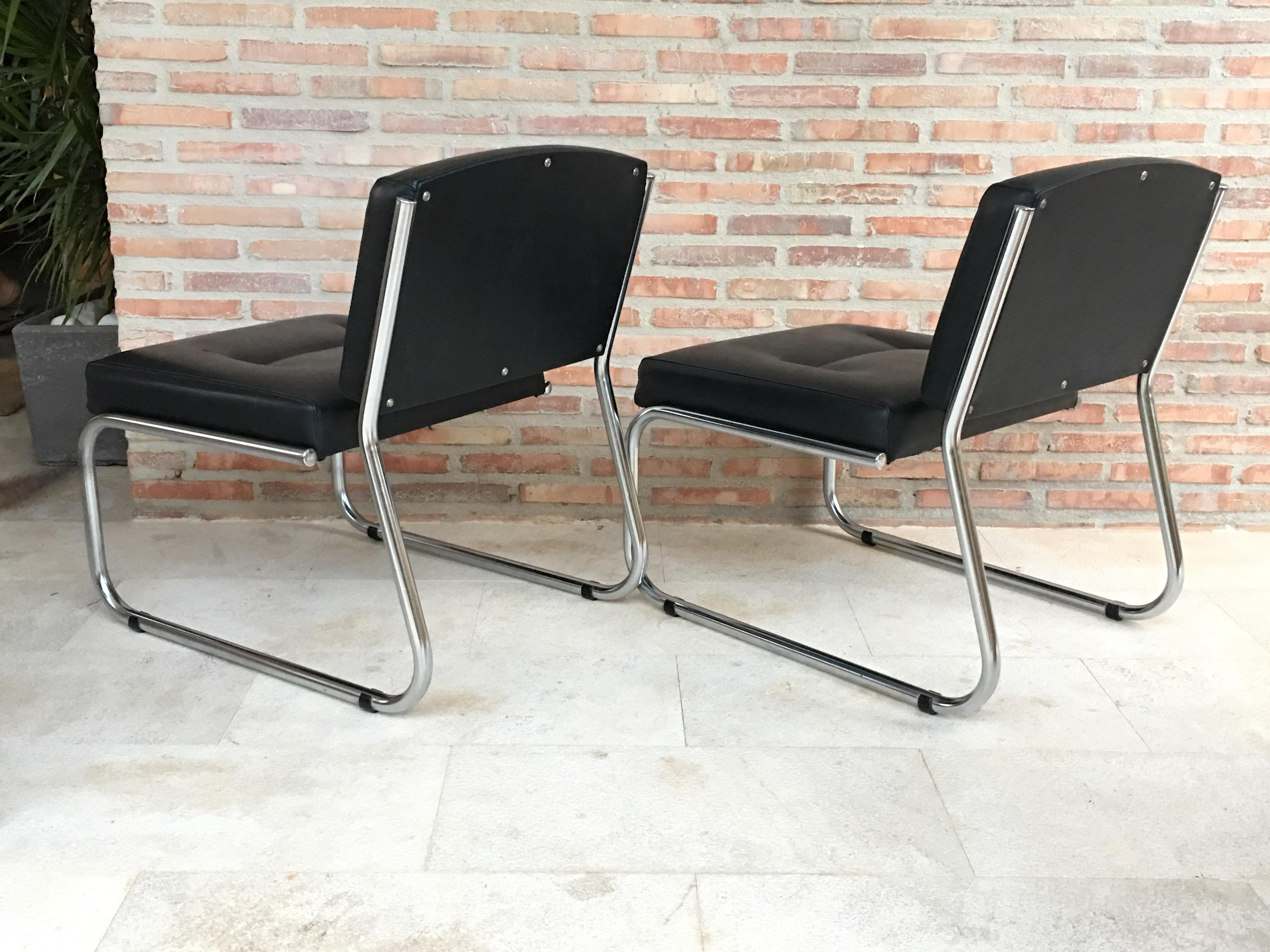 Italian Pair of Art Deco Tubular Chrome Lounge Chairs in Black Leather