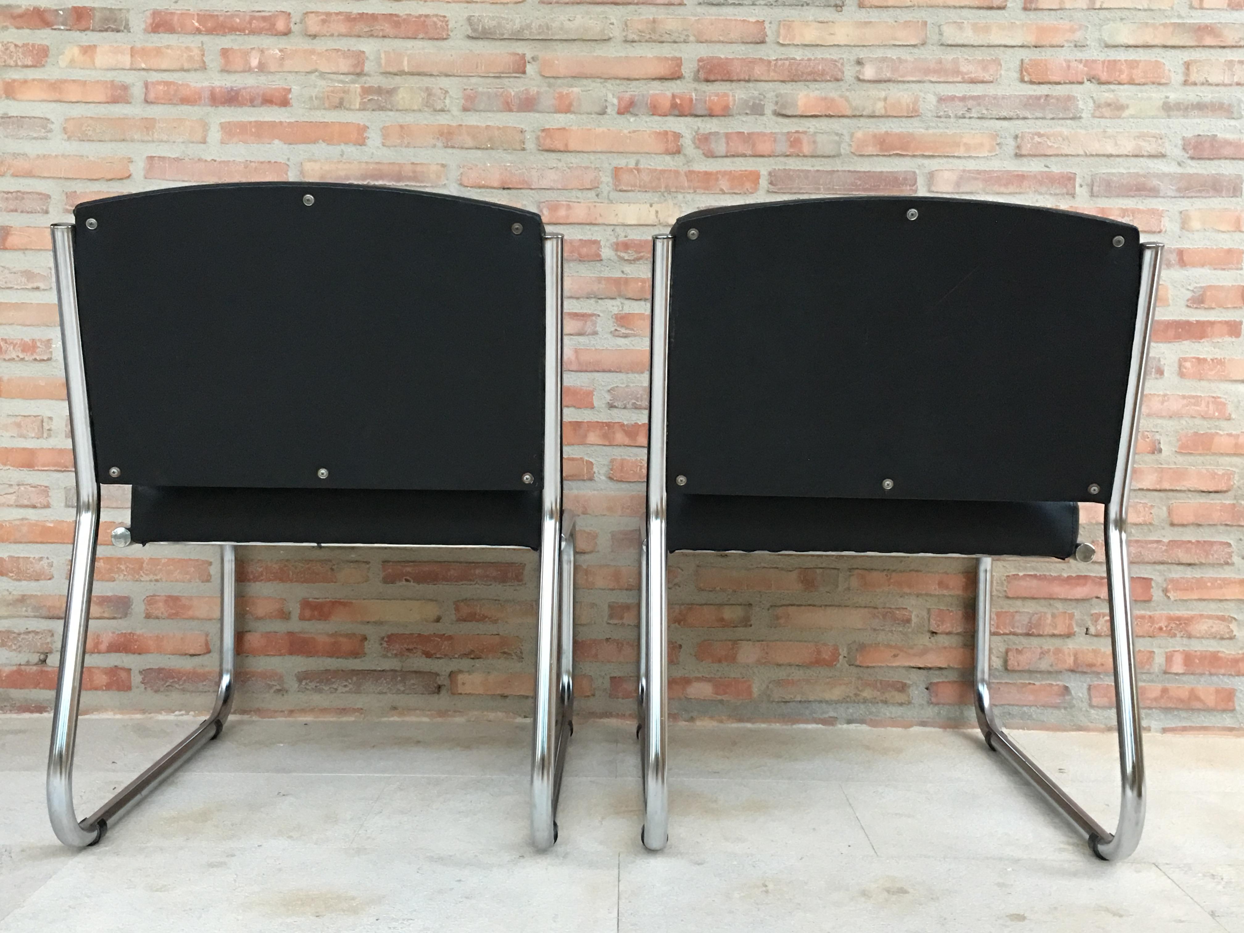 Pair of Art Deco Tubular Chrome Lounge Chairs in Black Leather 3