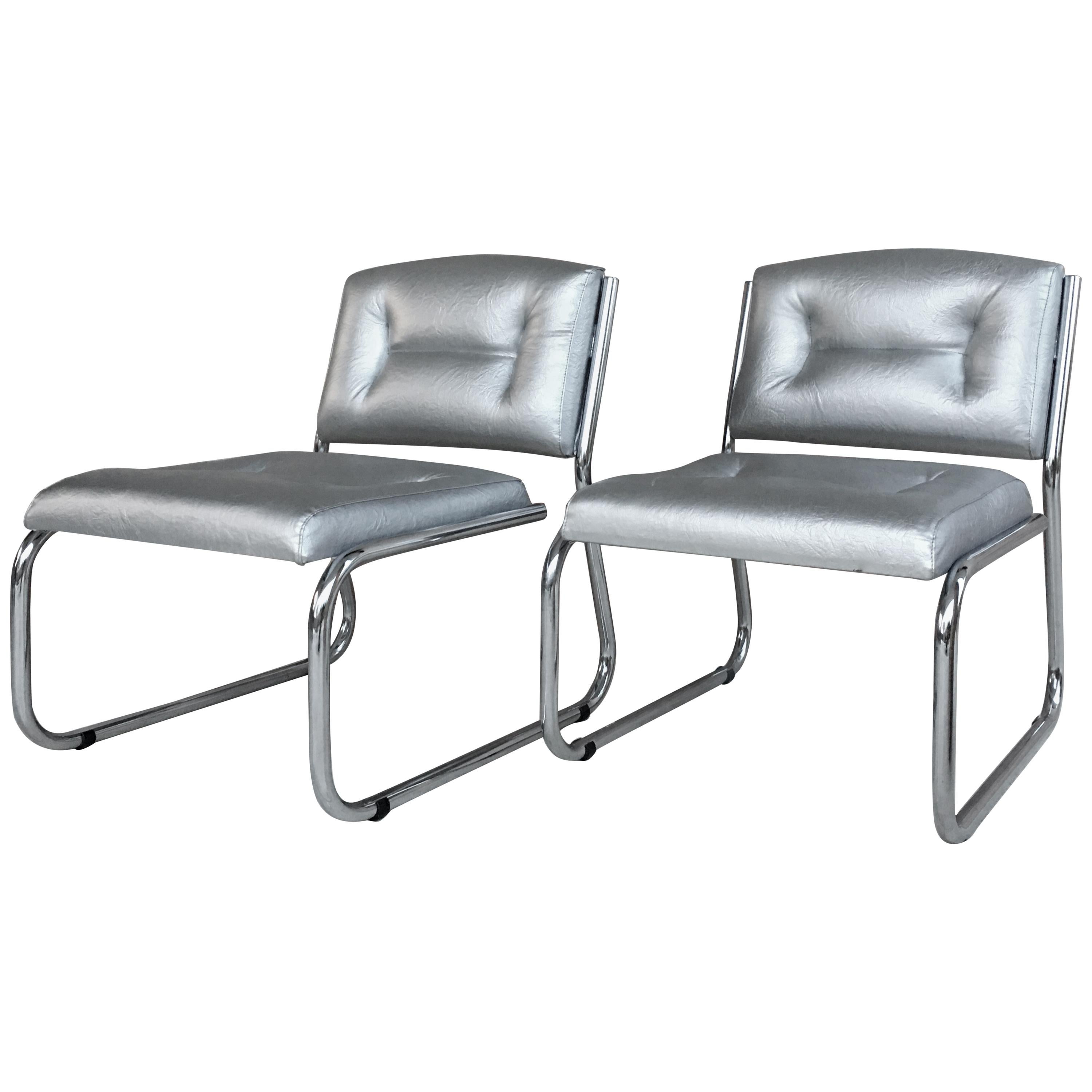 Pair of Art Deco Tubular Chrome Lounge Chairs in Silver Faux Leather