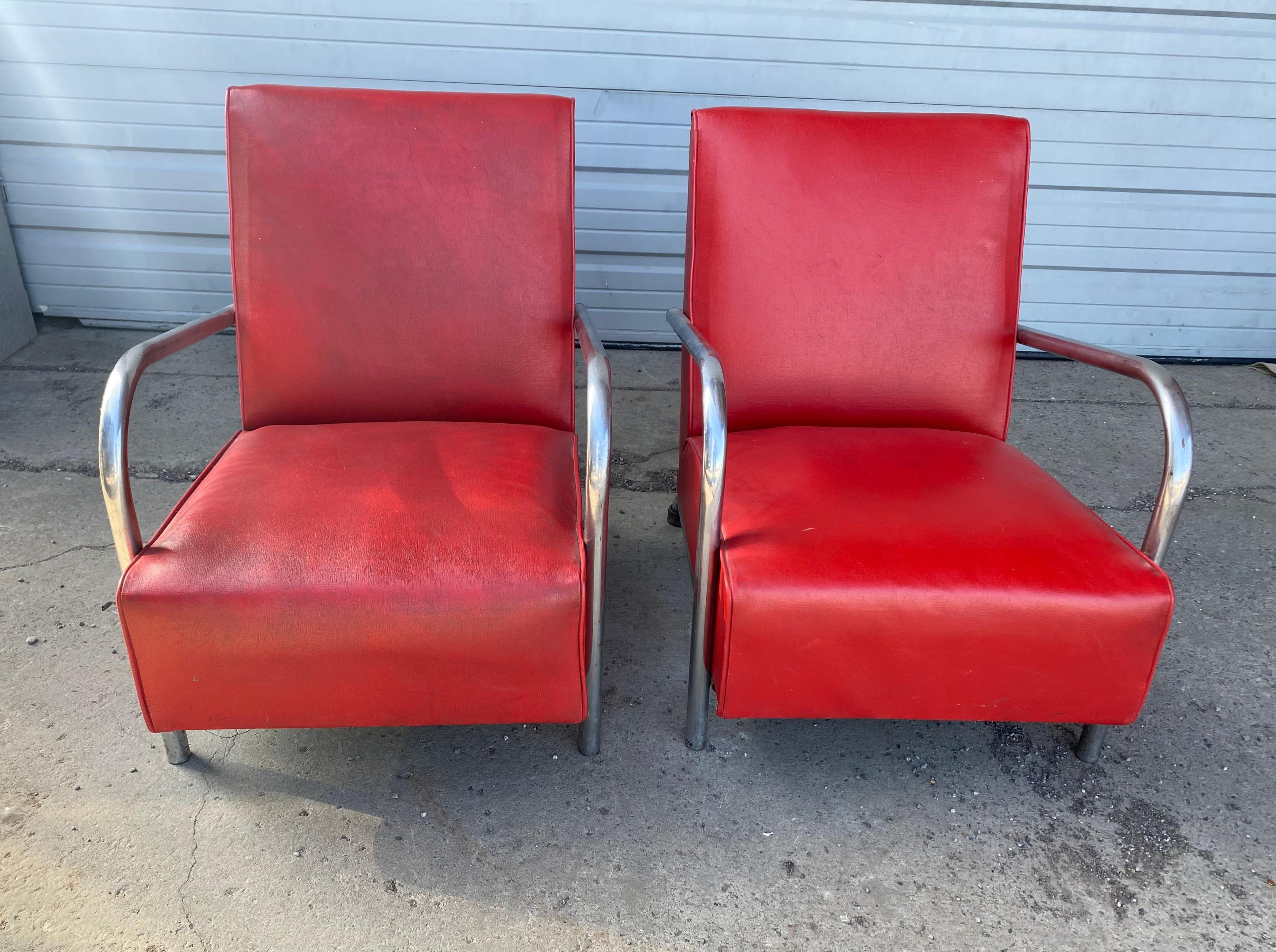 Mid-20th Century Pair of Art Deco Tubular Chrome Streamline Lounge Chairs
