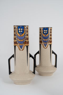 Paire de vases Art déco signés A.M.C. La Faïencerie de Wasmuël, Belgique, vers 1925-1935
