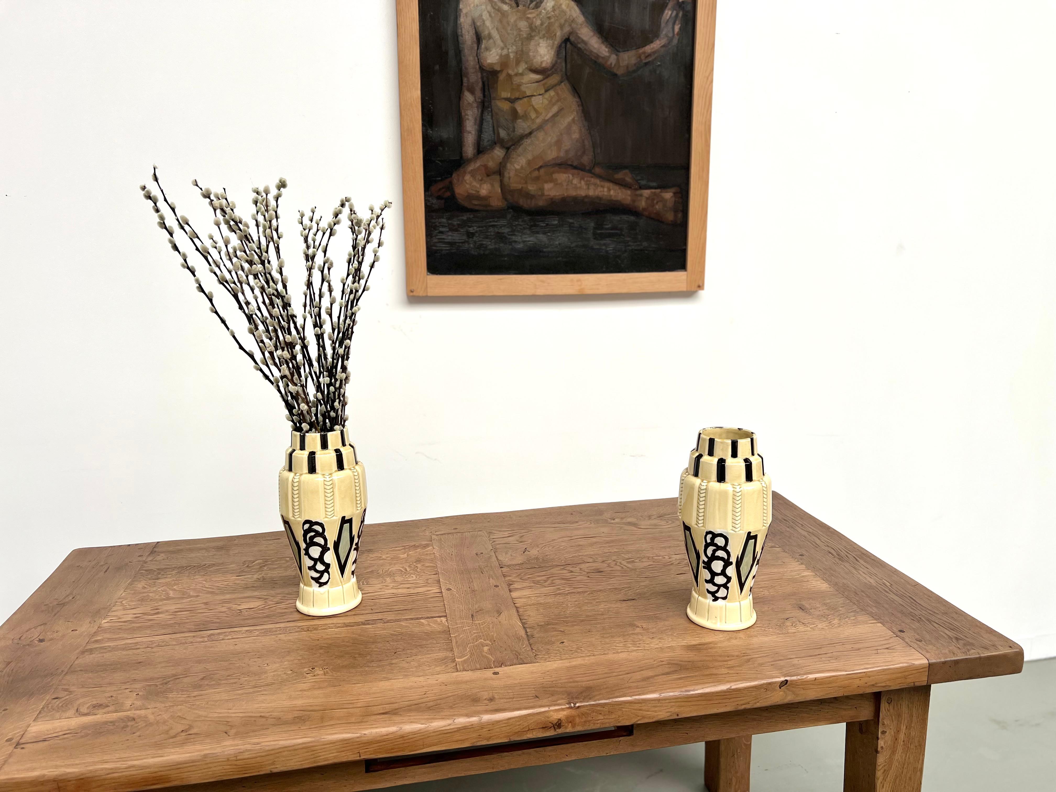 Pareja de Jarrones Art Decó de Orchies - Cerámica esmaltada, Francia, hacia 1930 mediados del siglo XX en venta