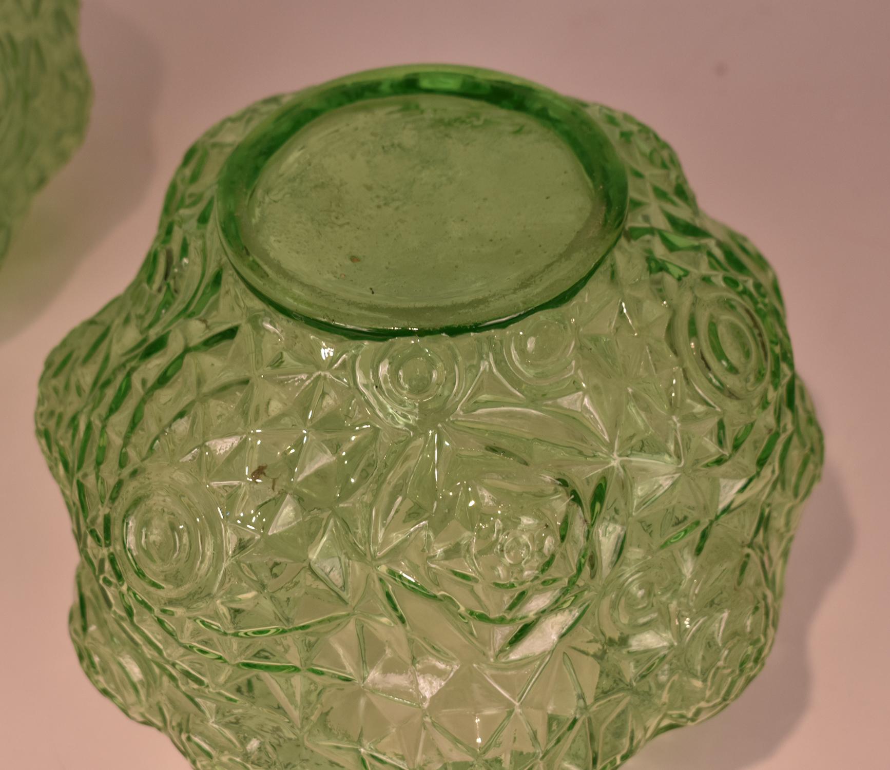 Pair of art deco vases in green glass. 1930's In Good Condition For Sale In Barcelona, Cataluna