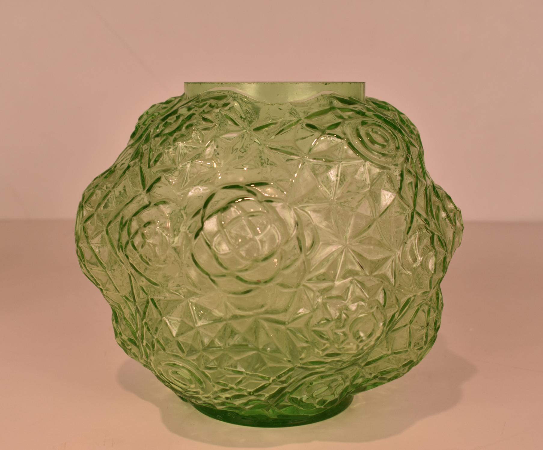 Paar Art-Déco-Vasen aus grünem Glas. 1930er Jahre im Angebot 1