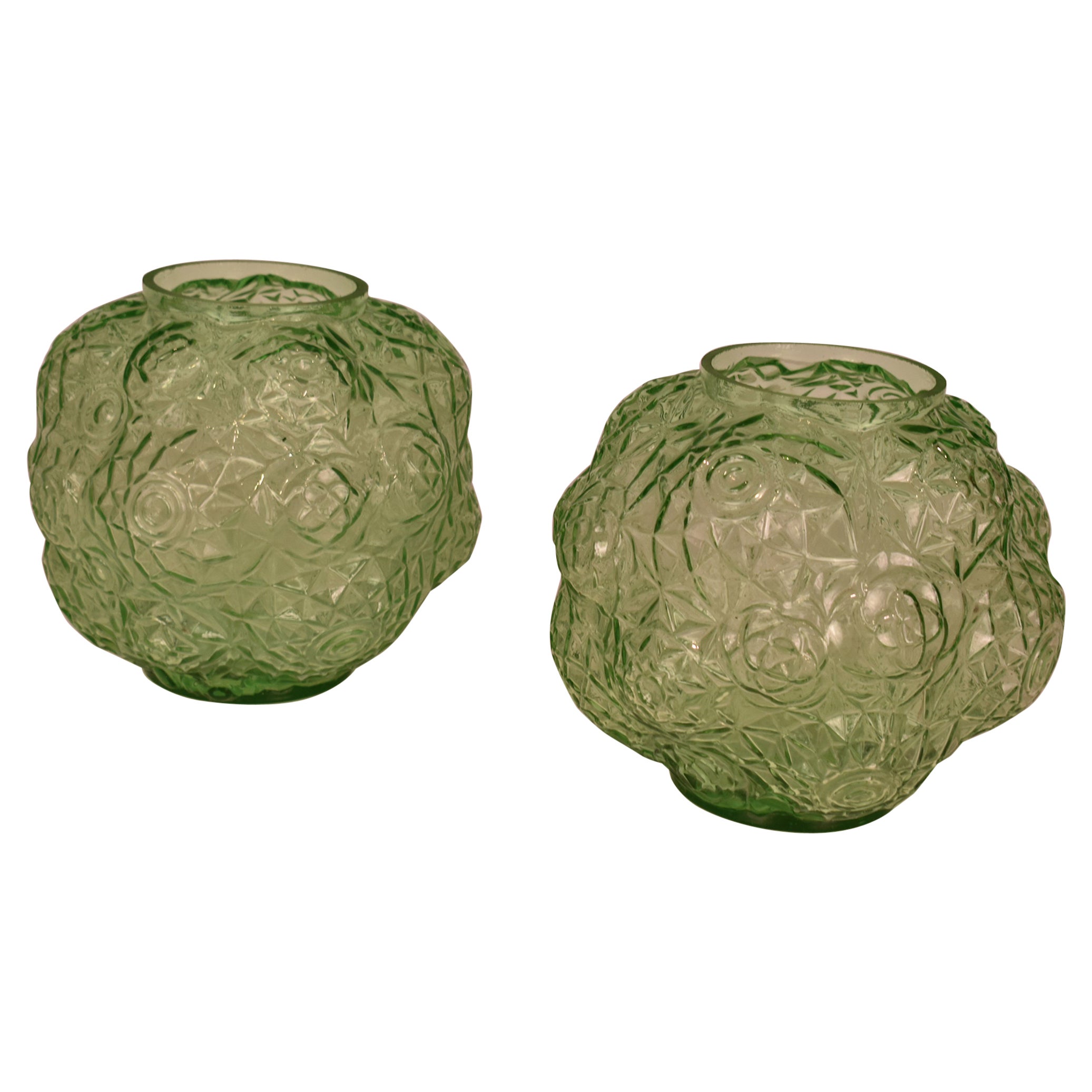 Coppia di vasi art déco in vetro verde. 1930's