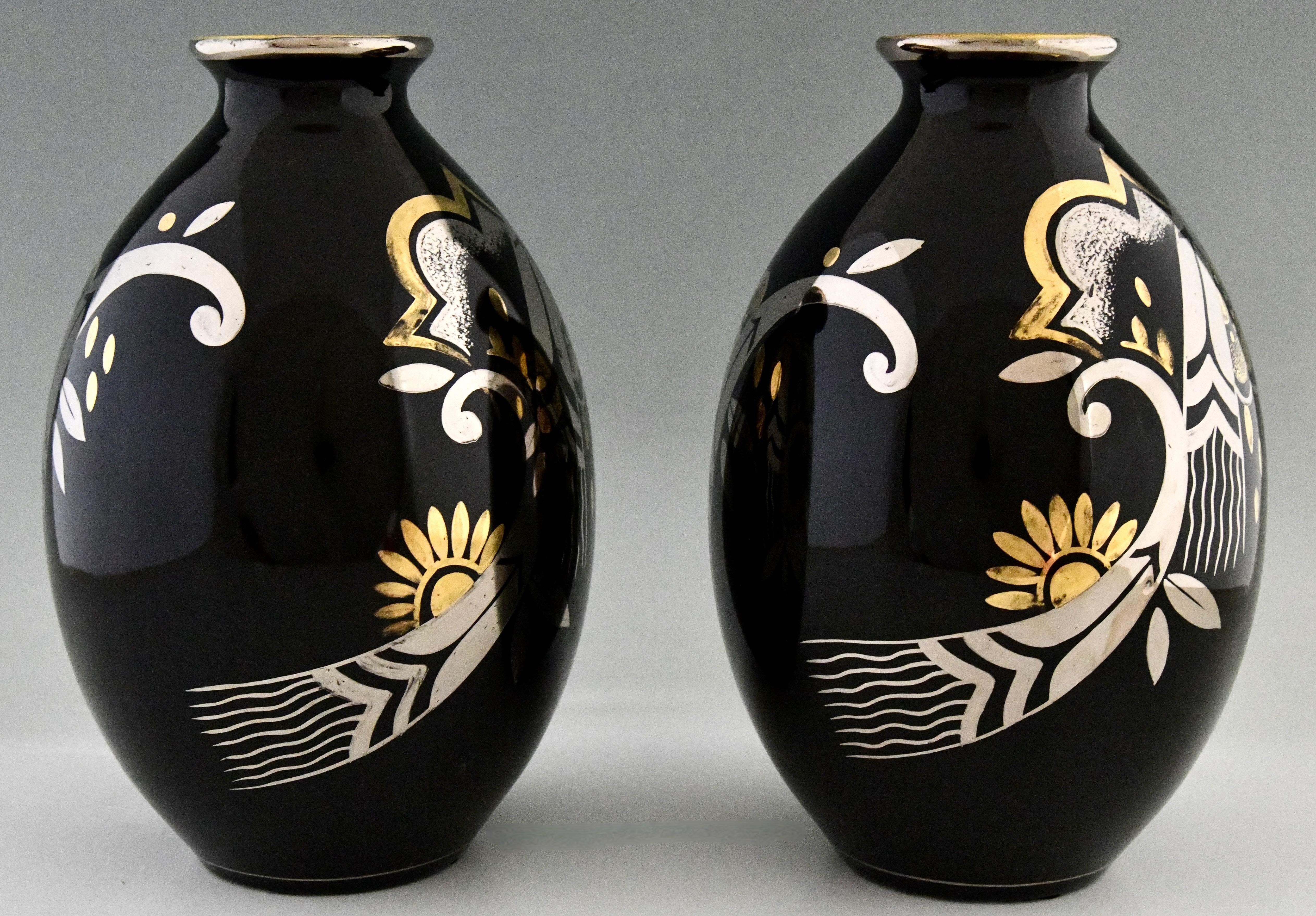 Paar Art Deco Vasen mit Blumen Boch Frères La Louvière 1931 (Mitte des 20. Jahrhunderts) im Angebot