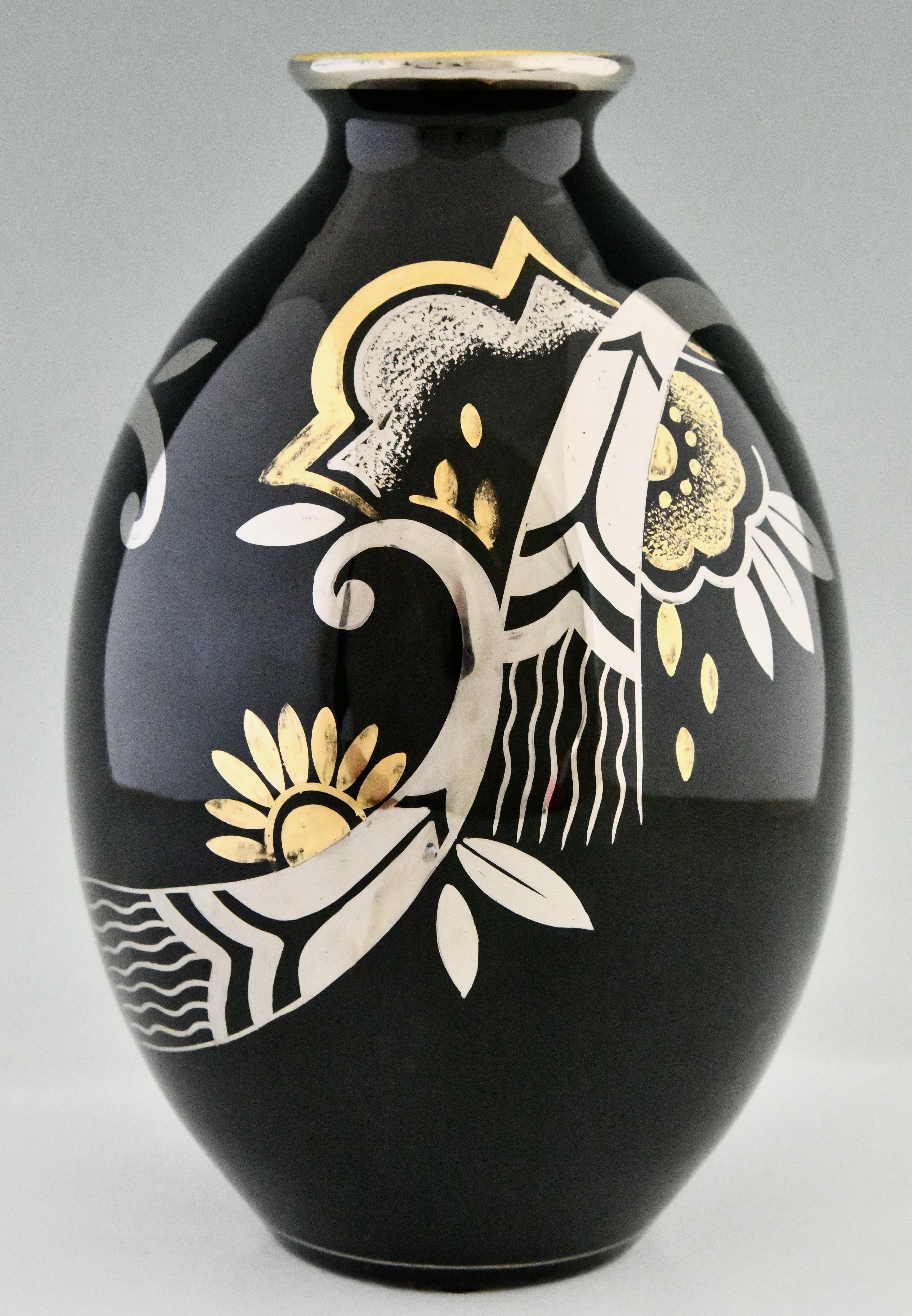 Milieu du XXe siècle Paire de vases Art Déco avec fleurs Boch Frères La Louvière 1931 en vente