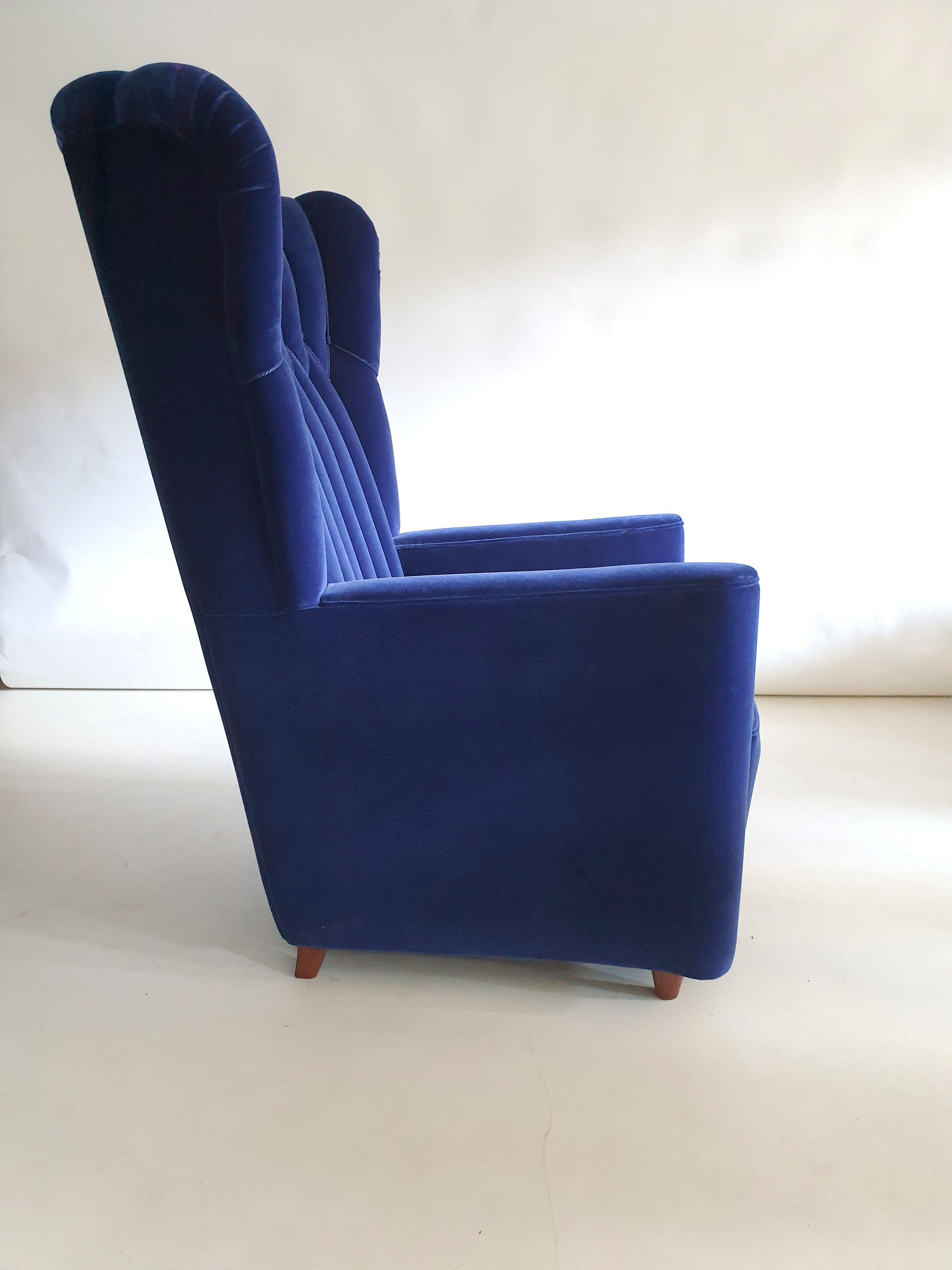 Pair of  Art Deco Velvet Covered Armchairs attributed to Guglielmo Ulrich For Sale 3