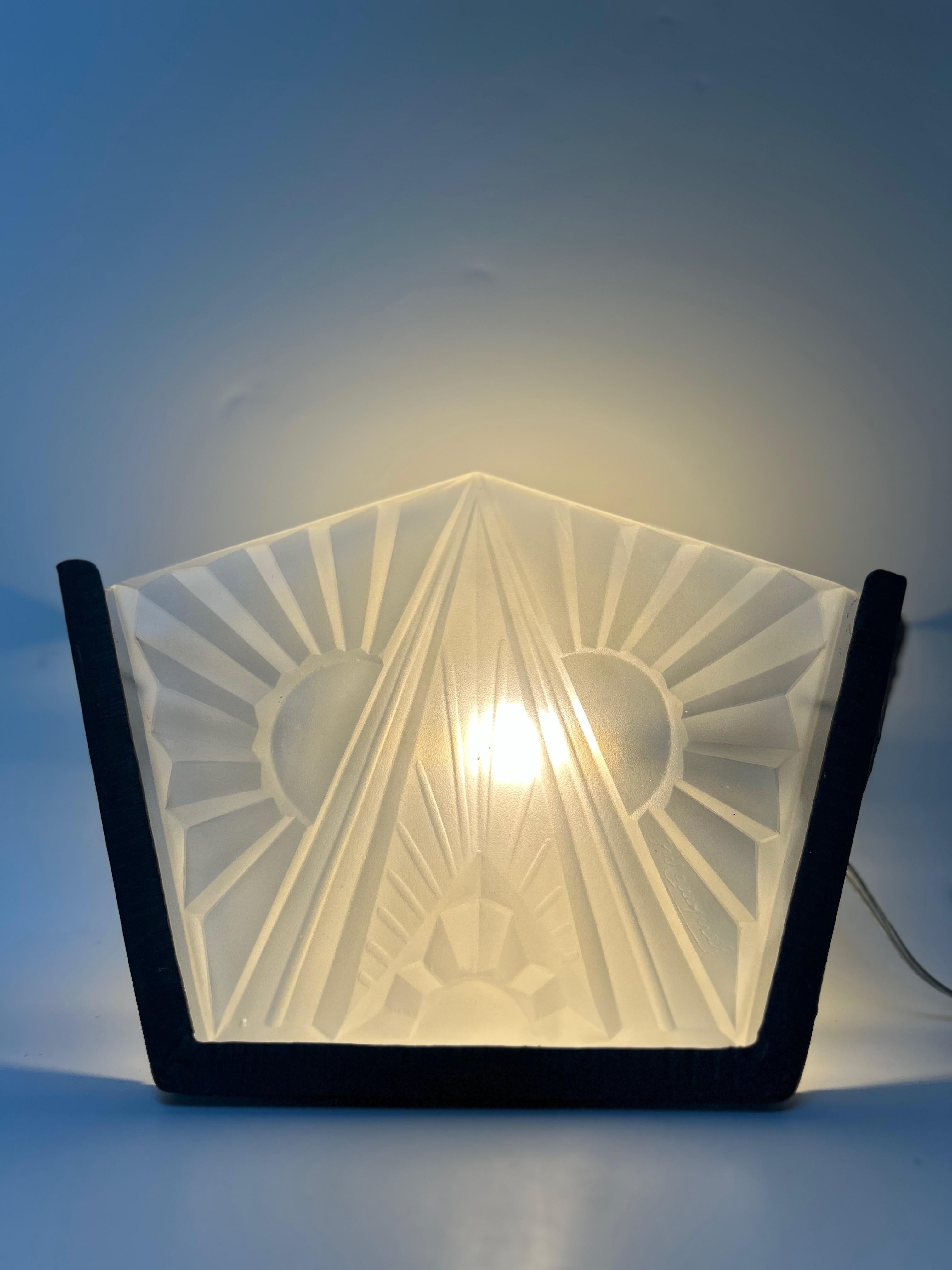 Paar Art Deco-Wandleuchten von Degué im Angebot 2