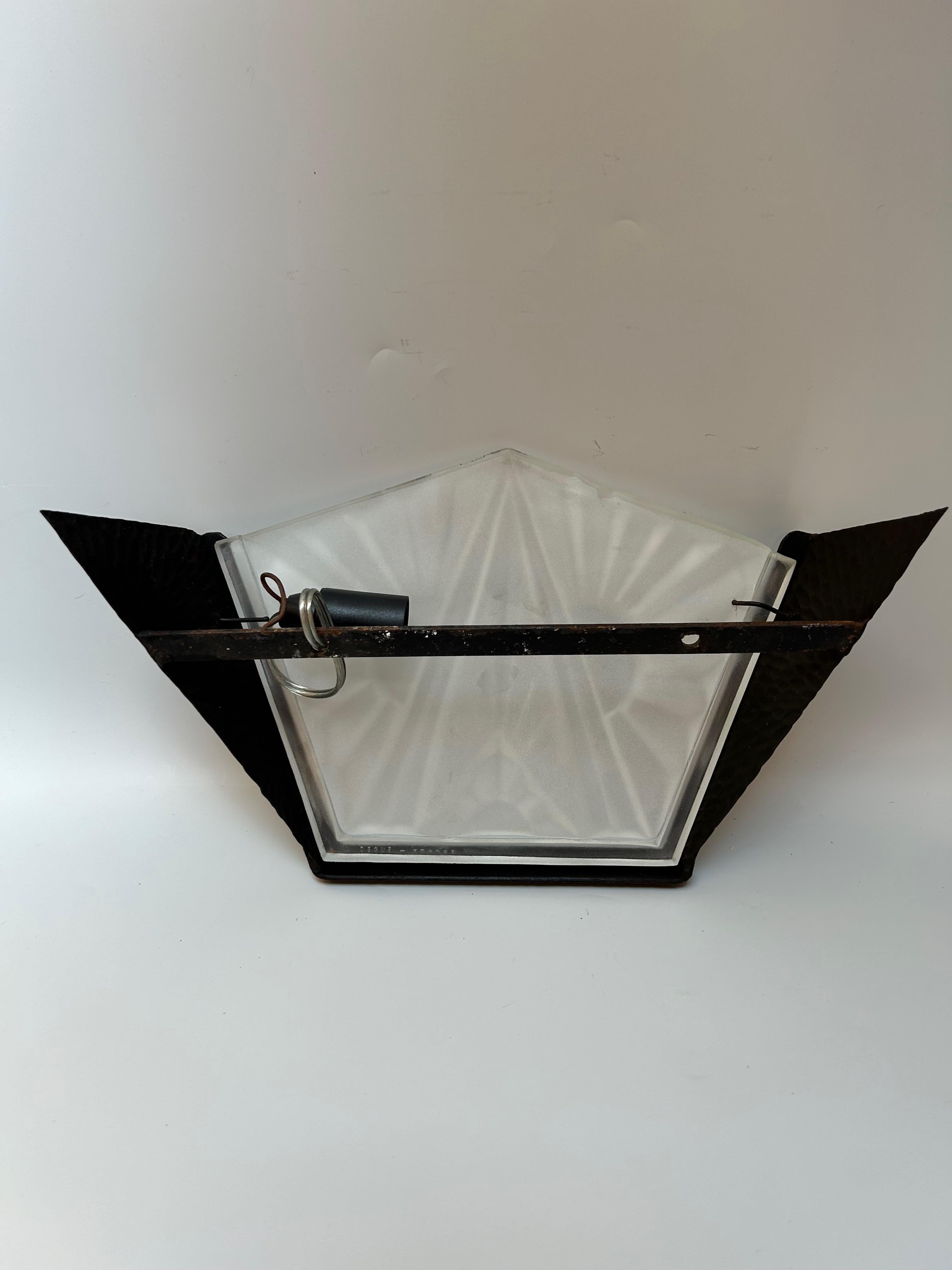 Paar Art Deco-Wandleuchten von Degué (Geformt) im Angebot