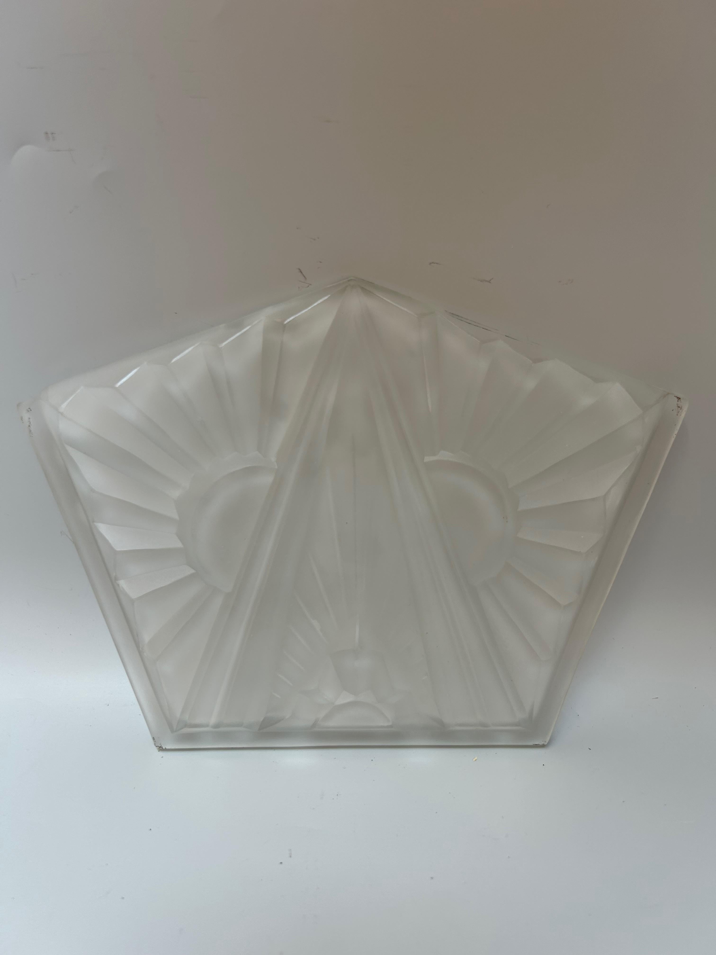Paar Art Deco-Wandleuchten von Degué (20. Jahrhundert) im Angebot