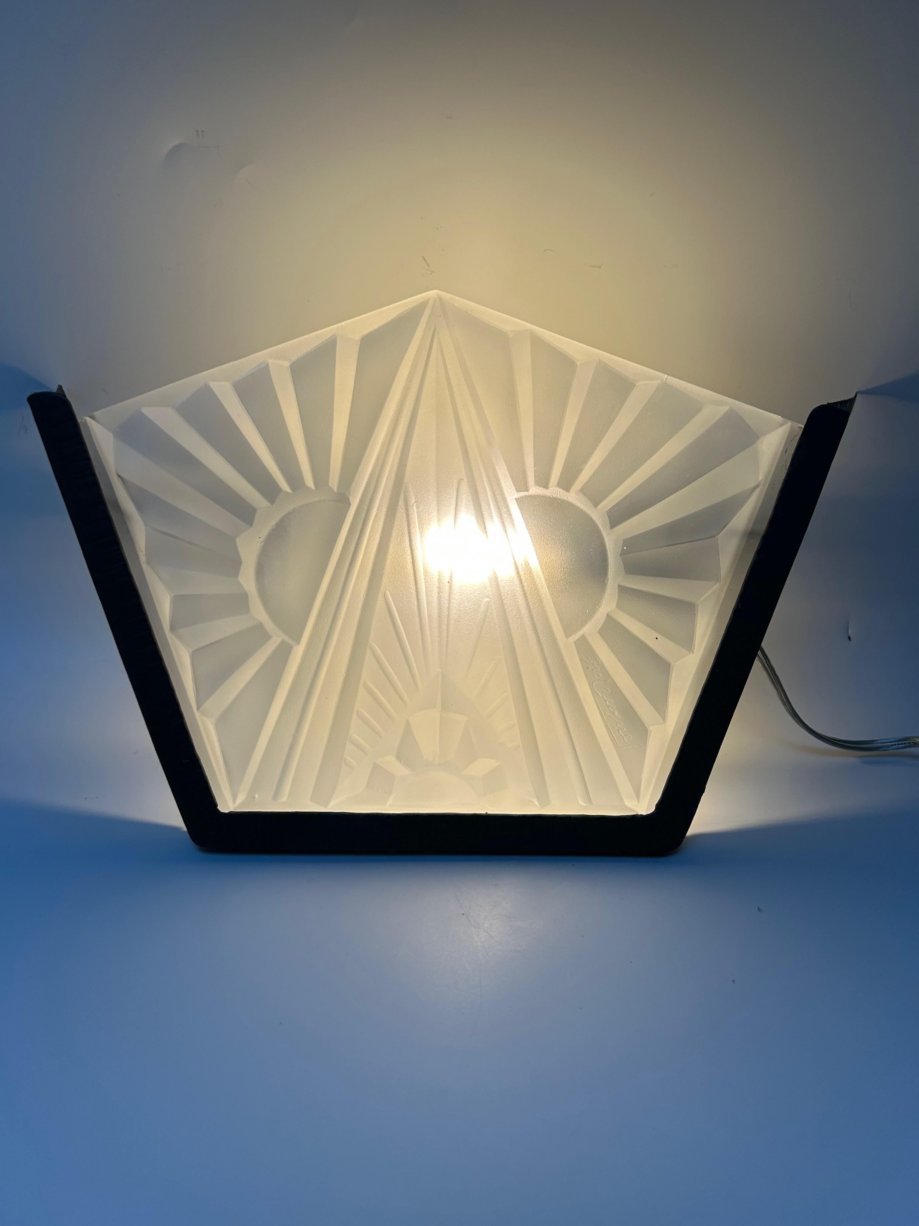 Paar Art Deco-Wandleuchten von Degué im Angebot 1