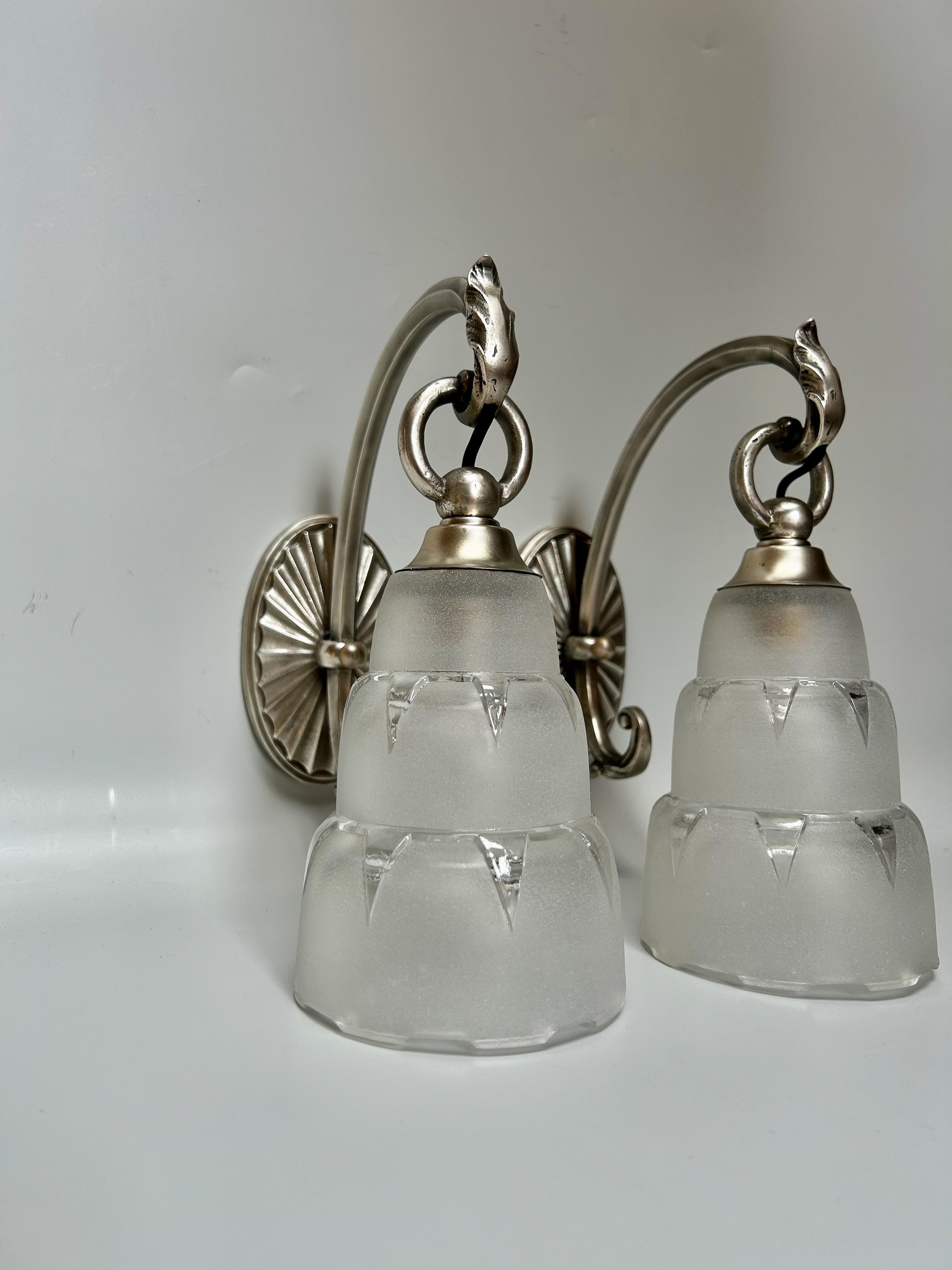 Milieu du XXe siècle Paire d'appliques Wall&Deco circa 1940 en vente