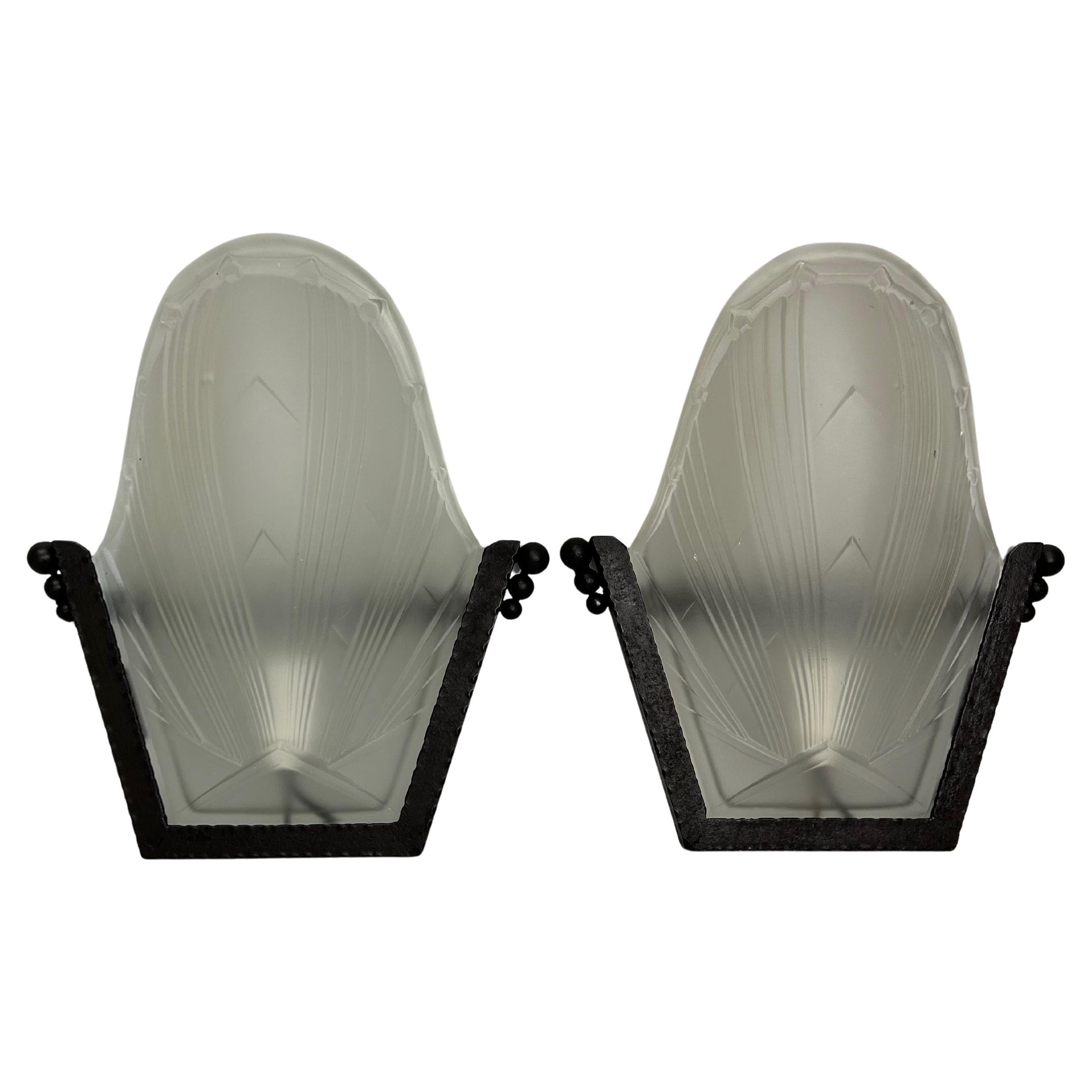 Pair of Art Deco Wall Sconces to the Verrerie des Hanots For Sale