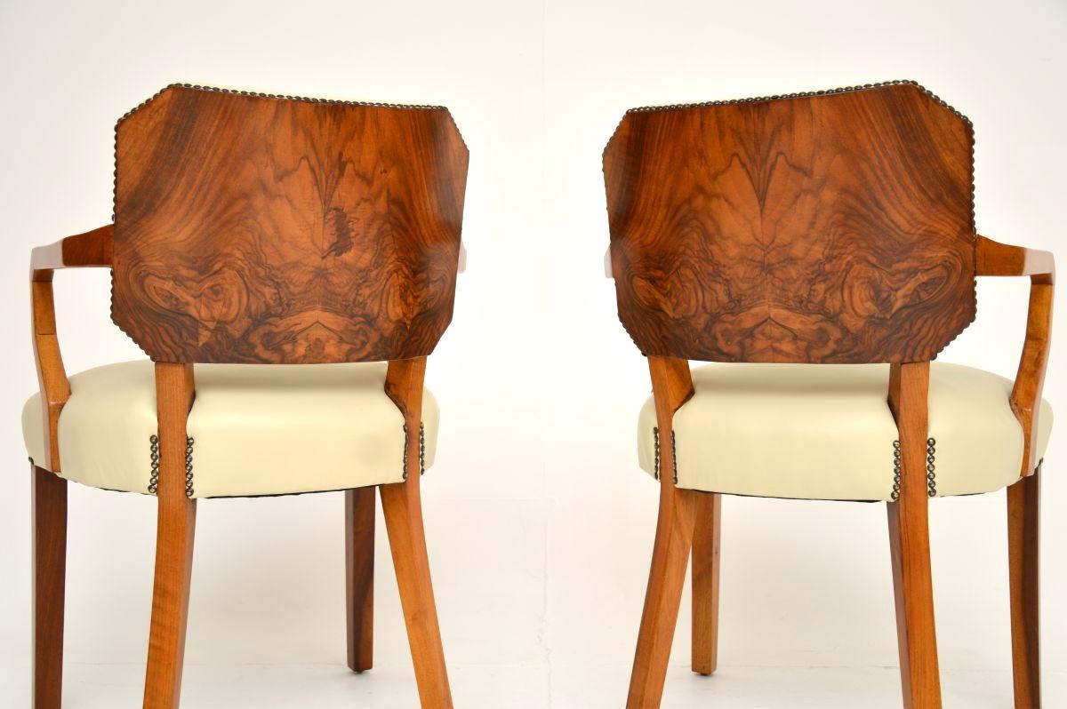 Pelle Coppia di poltrone Art Déco in noce e pelle Carver in vendita