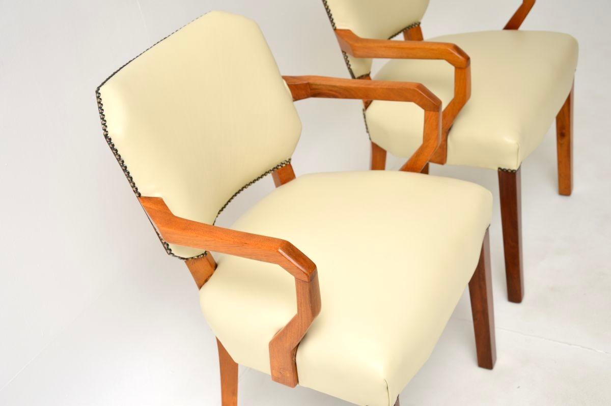 Coppia di poltrone Art Déco in noce e pelle Carver in vendita 2