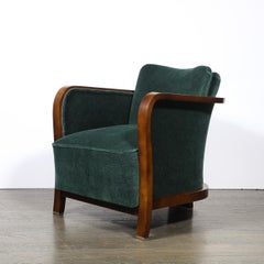 Paire de fauteuils Art déco en noyer, revêtus de velours mohair couleur eucalyptus, avec pieds « sabots » en nickel