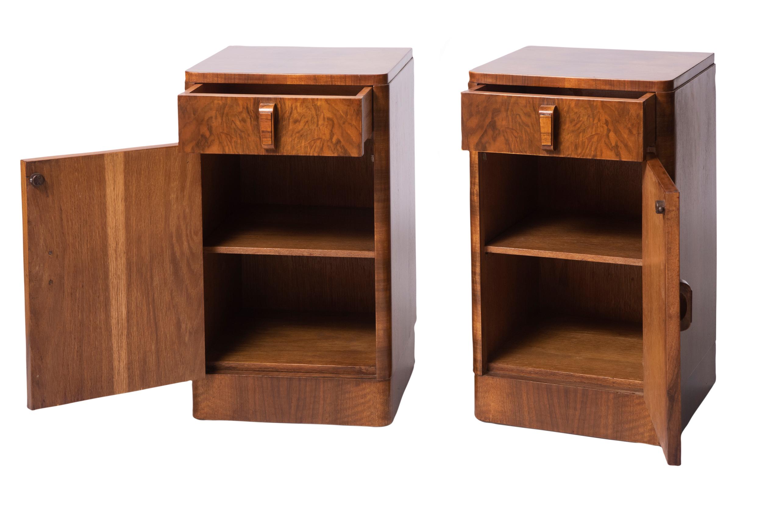 A pair of Art Deco walnut bedside cabinets.
With single drawer above a little cupboard door.
England, circa 1930
Measures: 36.5 cm wide x 36.5 cm deep x 66 cm high.
 