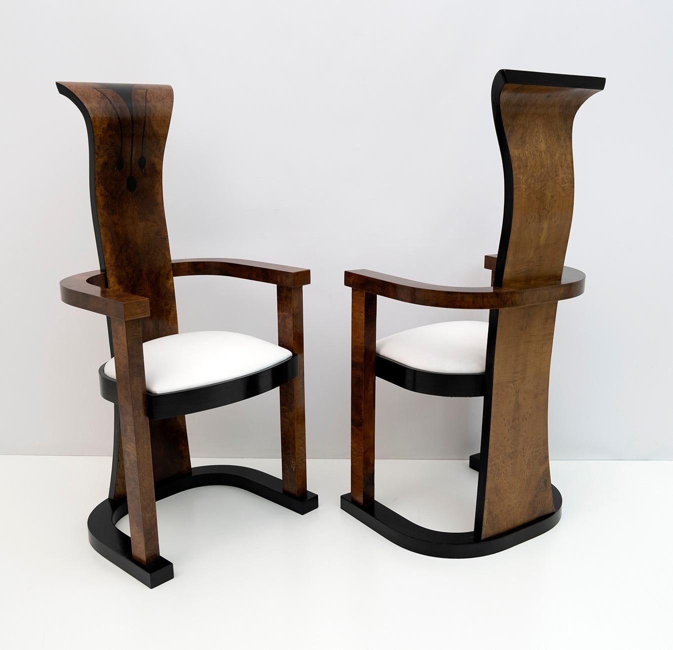 Pair of high chairs from the Art Deco period, in Frank Lloyd Wright style. The chairs are in ebonized walnut and briar walnut with inlays on the back, they have been restored and polished with shellac, the upholstery is in white velvet.