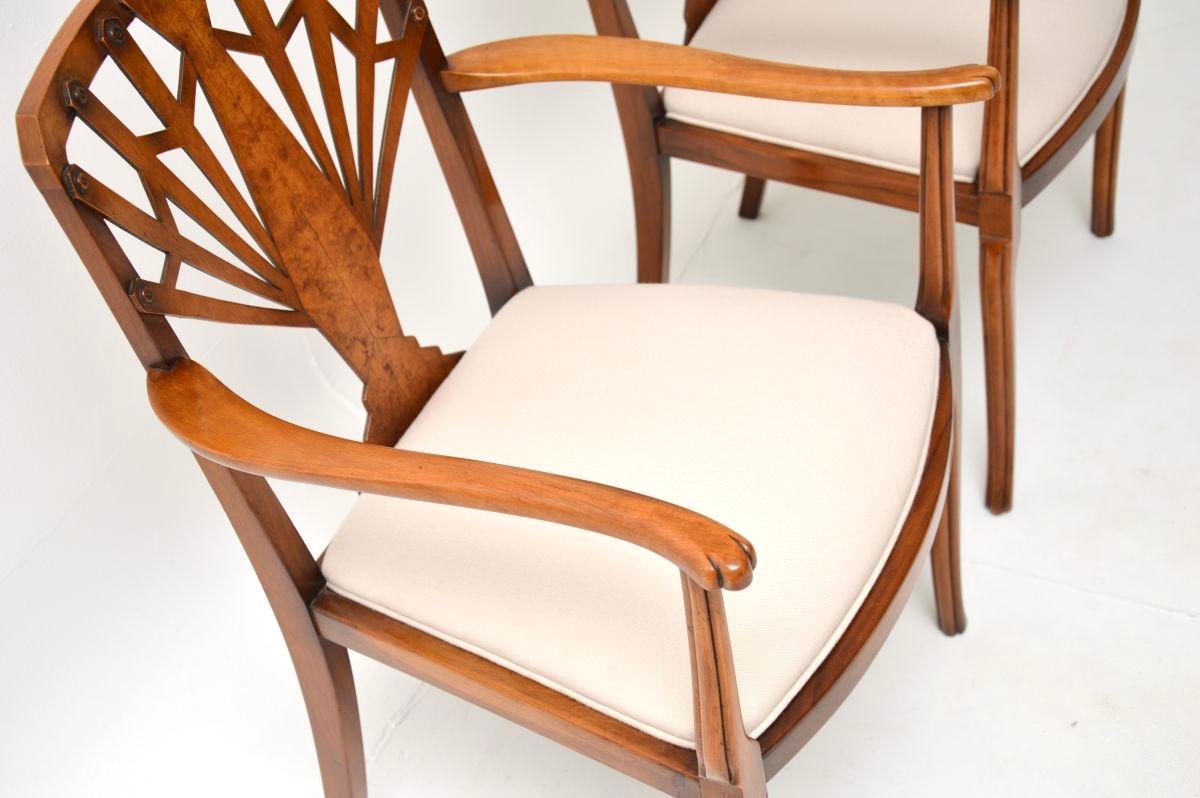 Noyer Paire de chaises d'appoint Art Déco en noyer en vente