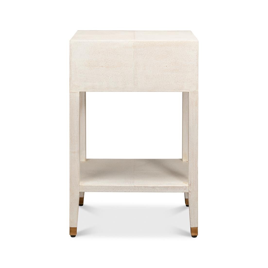 Cuir Pair of Art Deco White Nightstands en vente