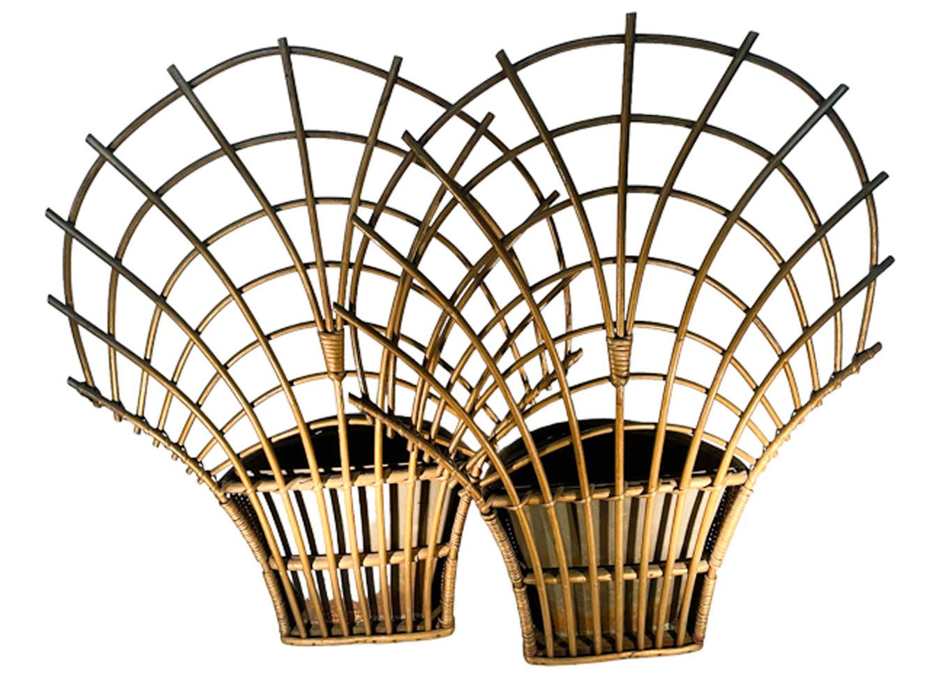 Ein Paar Art-Déco-Wandpflanzgefäße aus Korbweide mit Spalierrücken in Originalzustand (Metall) im Angebot
