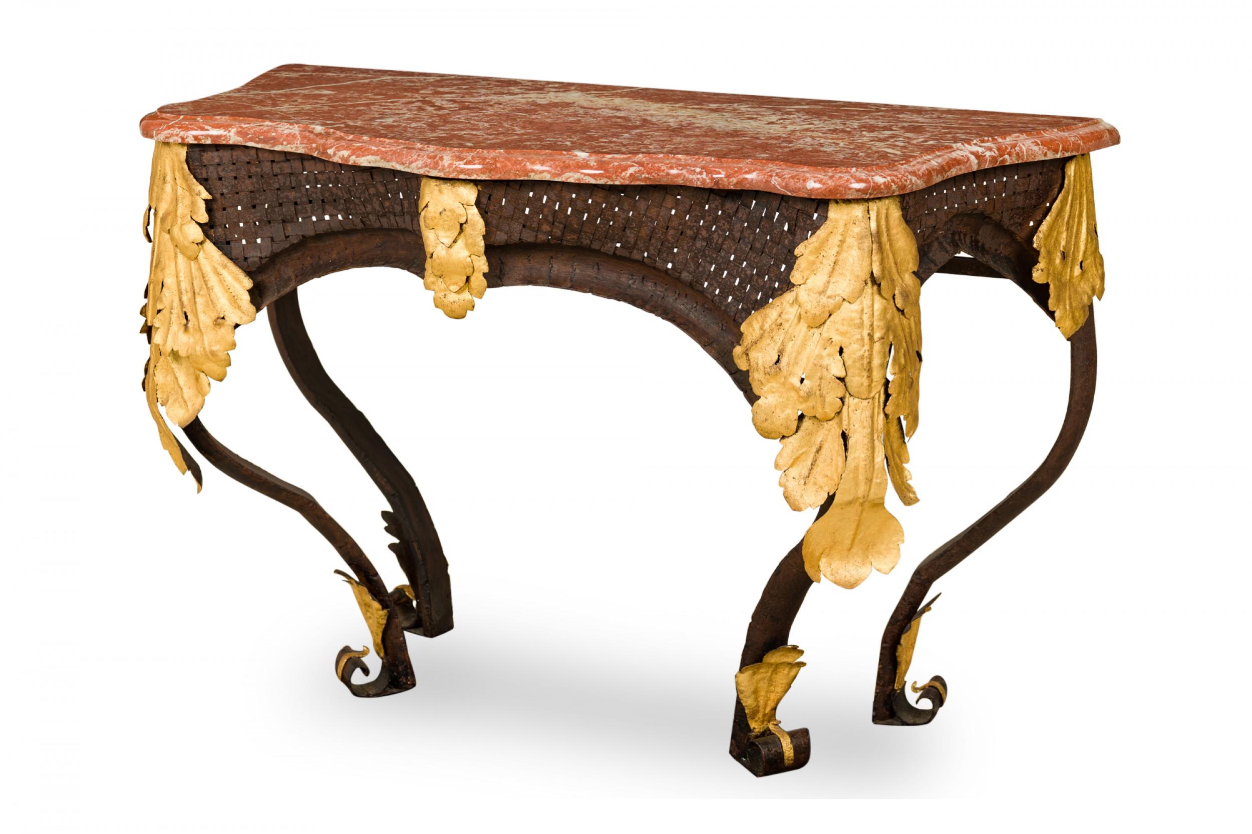 Paire de tables consoles Art Déco en fer forgé et tôle dorée avec dessus en marbre blush en vente 2
