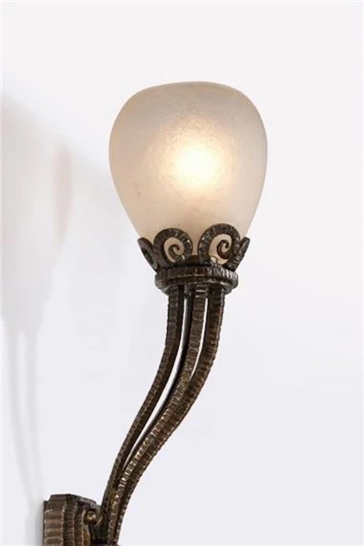 Pair of Art Deco Wrought Iron and Acid-Etched Glass Sconces by Paul Kiss In Good Condition For Sale In Montreal, QC