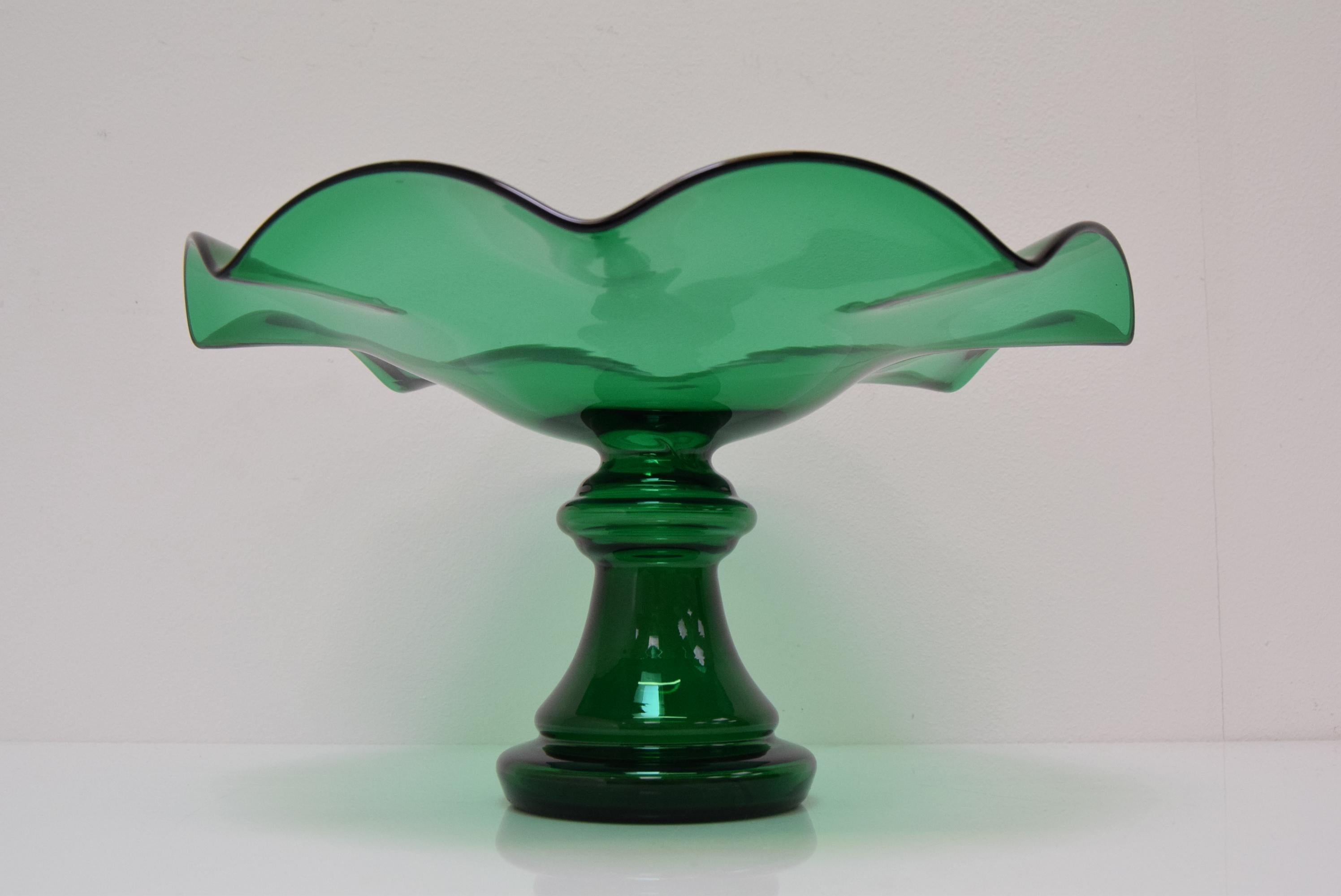 Pair of Art Glass Bowls, by Glasswork Novy Bor, 1930s For Sale 6