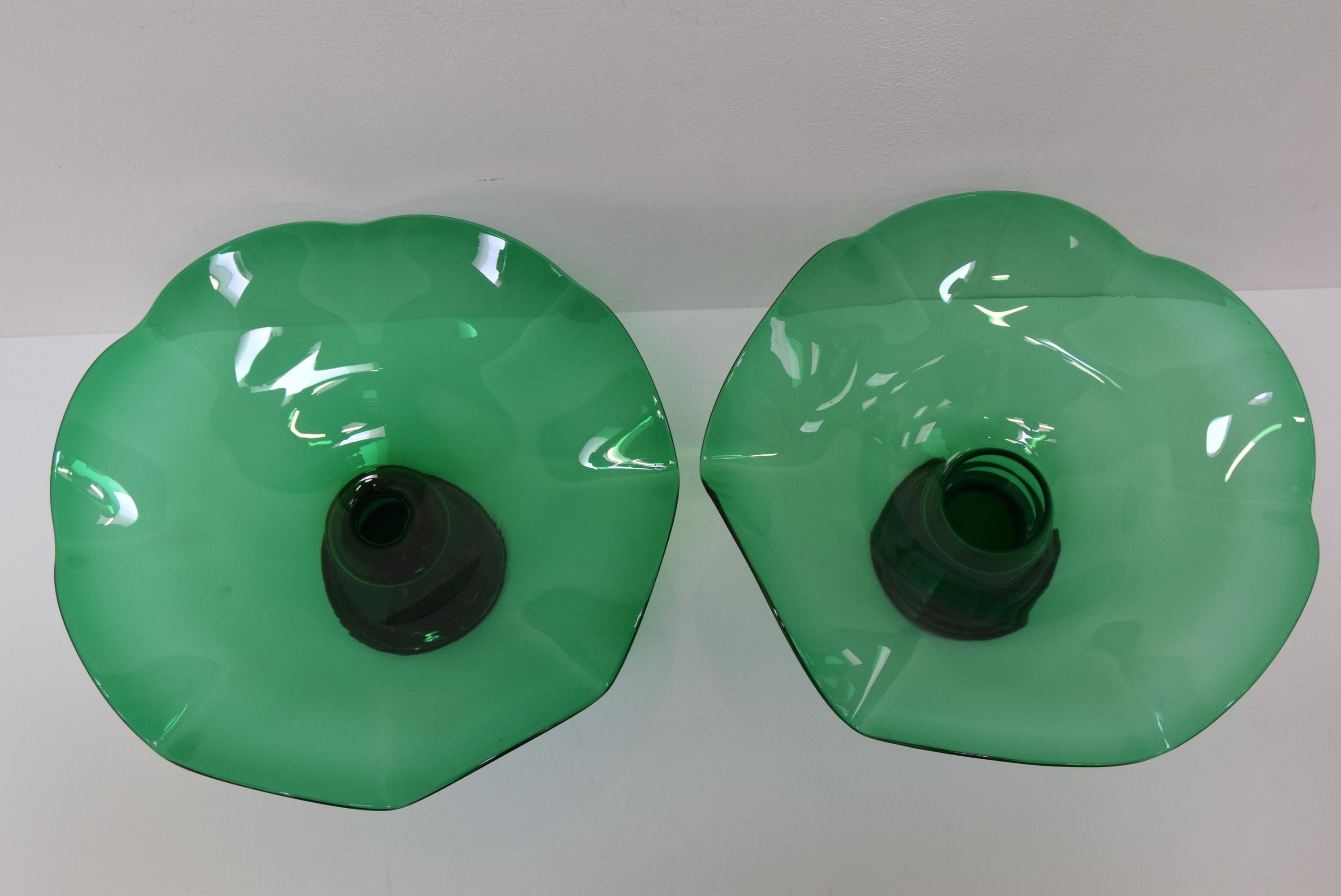 Pair of Art Glass Bowls, by Glasswork Novy Bor, 1930s In Good Condition For Sale In Praha, CZ