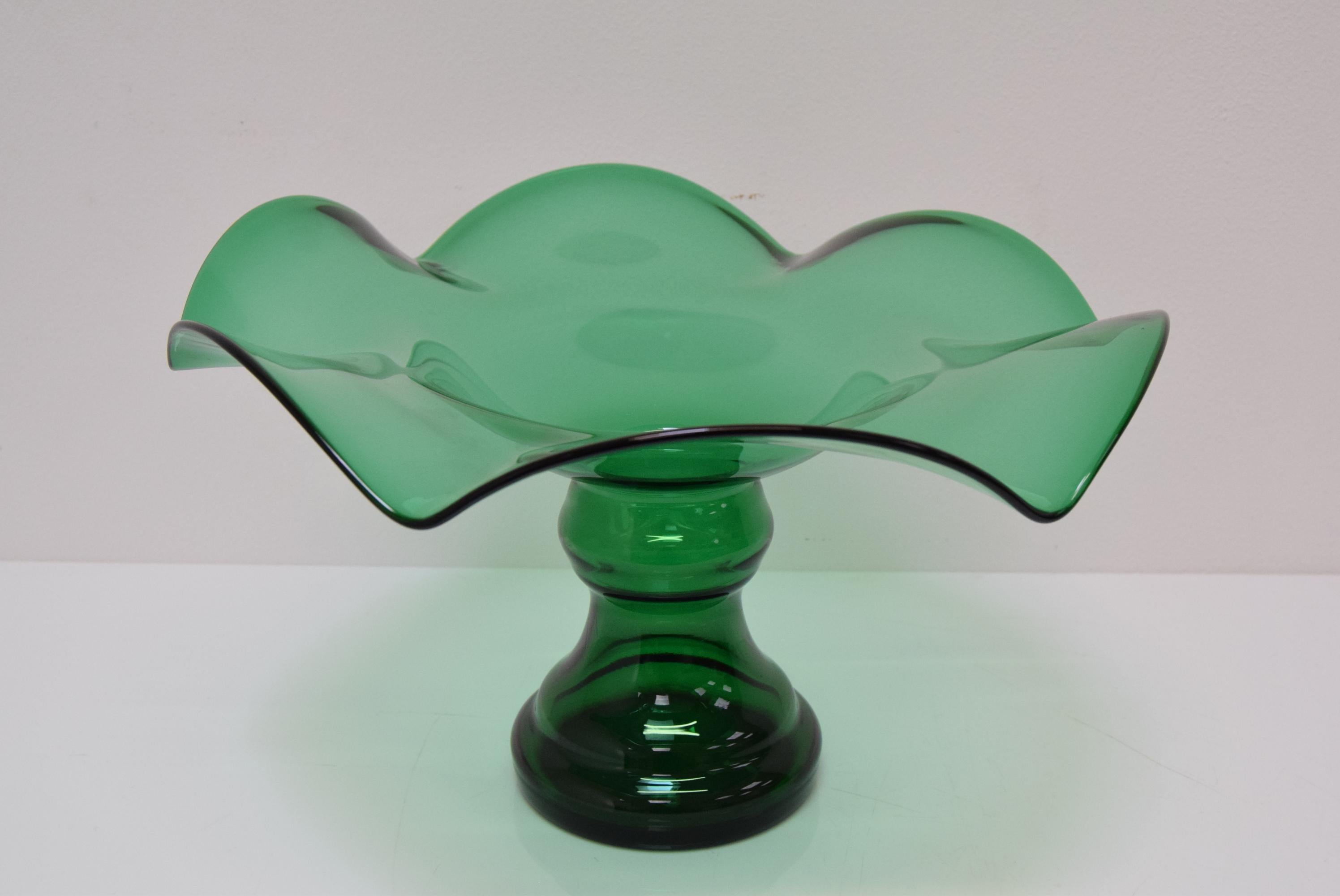Pair of Art Glass Bowls, by Glasswork Novy Bor, 1930s For Sale 1