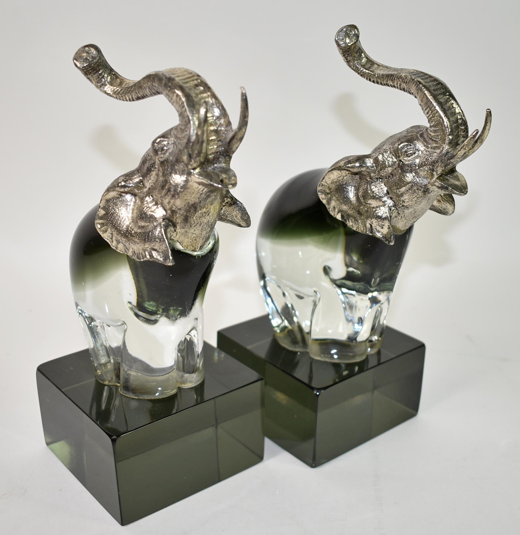 Pair of Art Glass Elephant Bookends In Good Condition For Sale In Toledo, OH