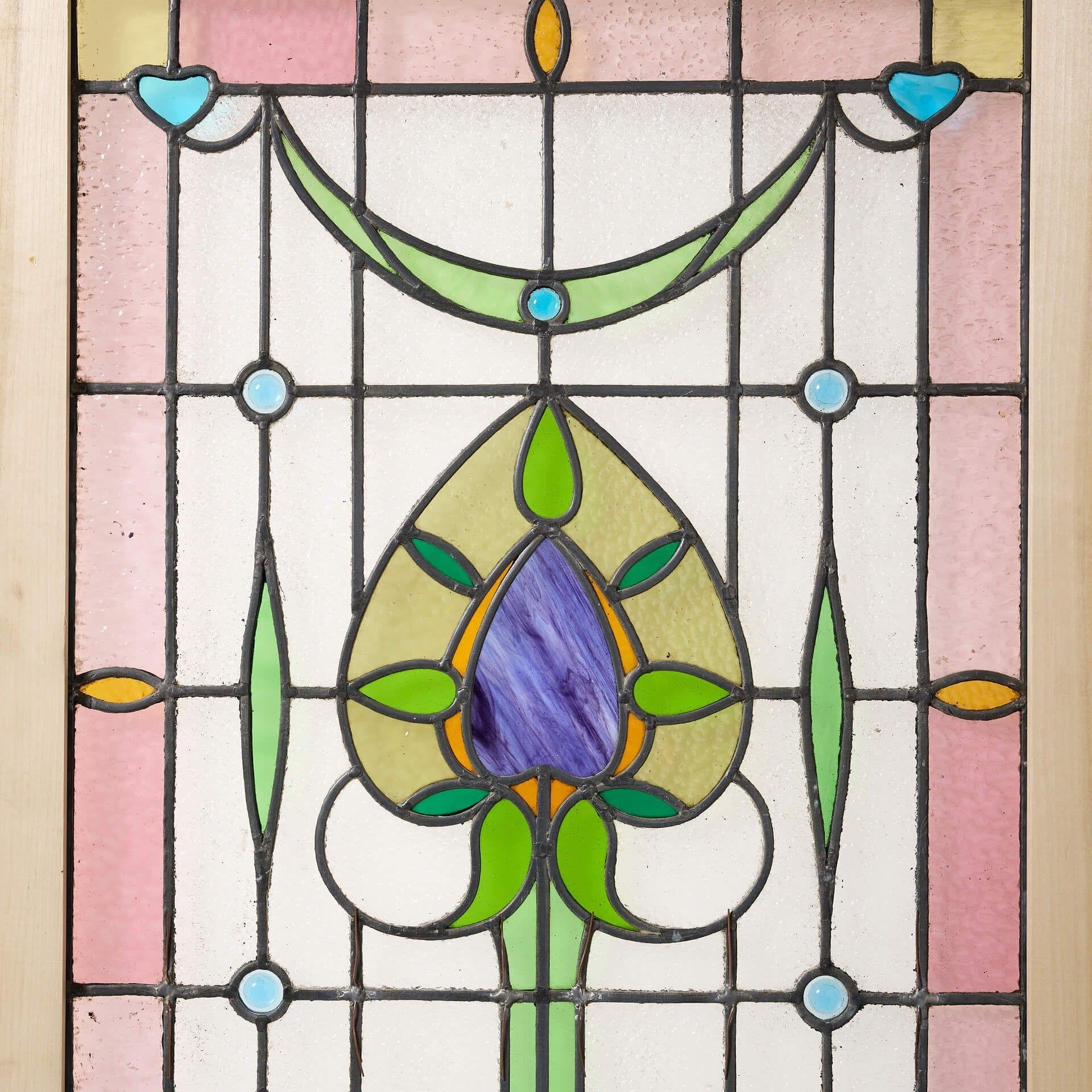 Inglese Coppia di pannelli in vetro colorato in stile Art Nouveau del XIX secolo in vendita