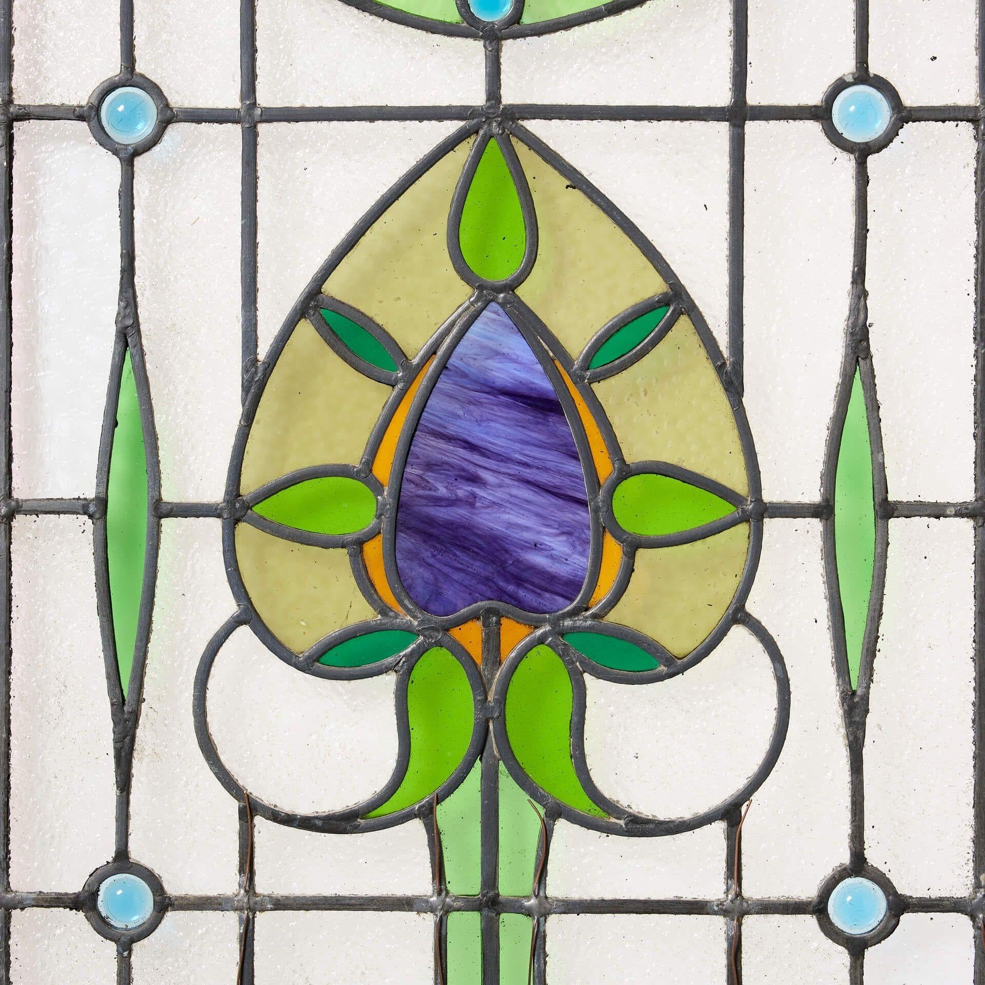 Coppia di pannelli in vetro colorato in stile Art Nouveau del XIX secolo In condizioni discrete in vendita a Wormelow, Herefordshire