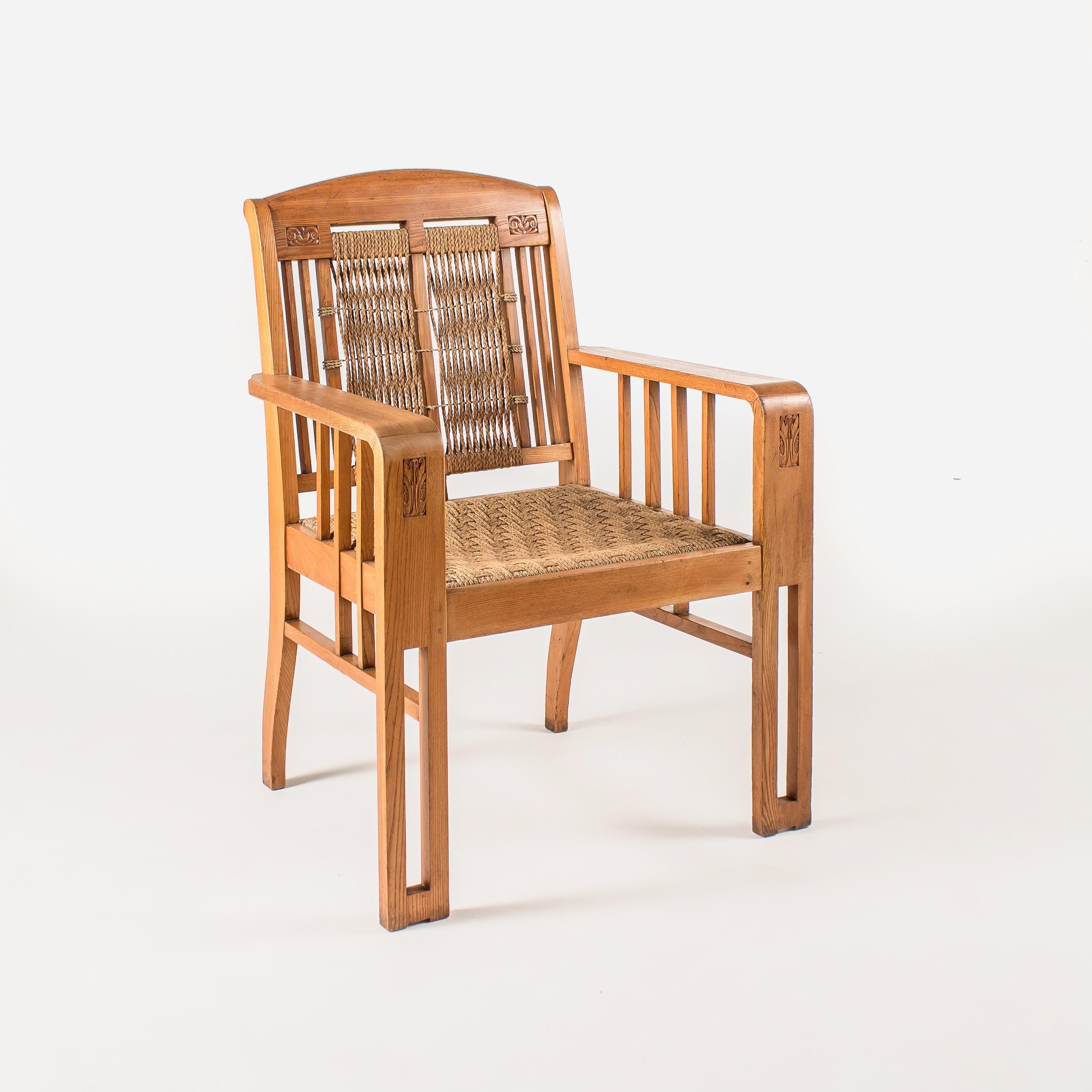 Each with an arched slatted back with woven seagrass panels and carved detailing. Both with slatted arms with pierced uprights and carved details flanking a woven seagrass seat.

Probably Germany, circa 1910.