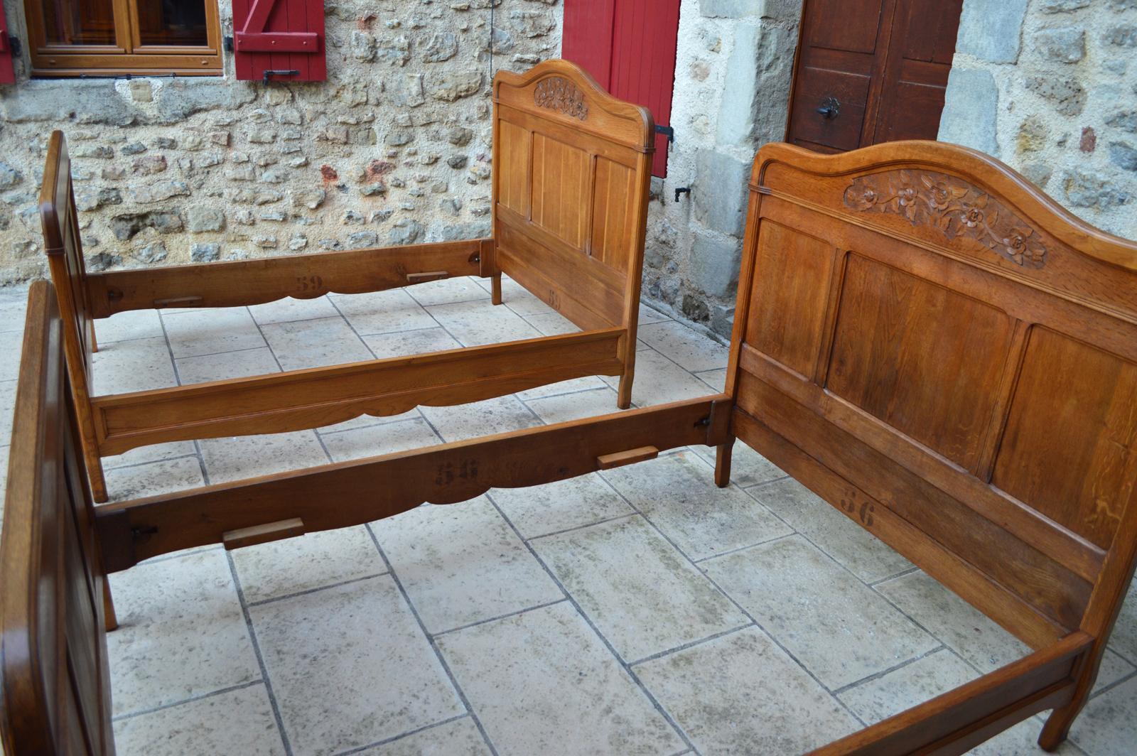 Pair of Art Nouveau Beds and Nightstand in Oak, France, circa 1910 For Sale 6