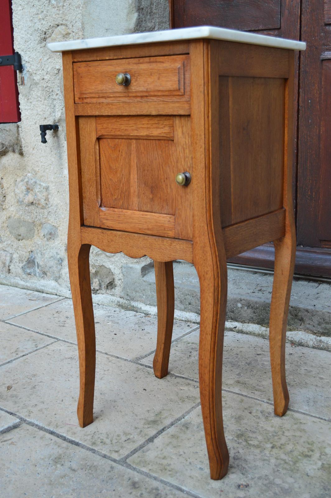 Paire de lits et table de nuit Art Nouveau en Oak, France, vers 1910 en vente 10